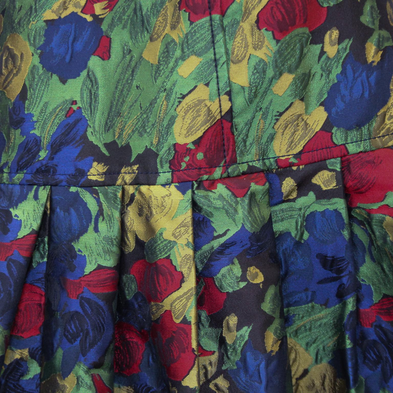 Women's Late 1990s Oscar de la Renta Dark Floral Flared Skirt