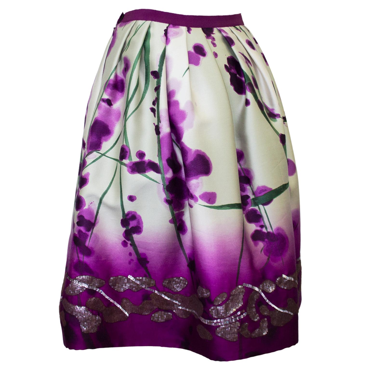 Late 1990s Oscar de la Renta Purple Silk Watercolor Flower Skirt In Good Condition For Sale In Toronto, Ontario