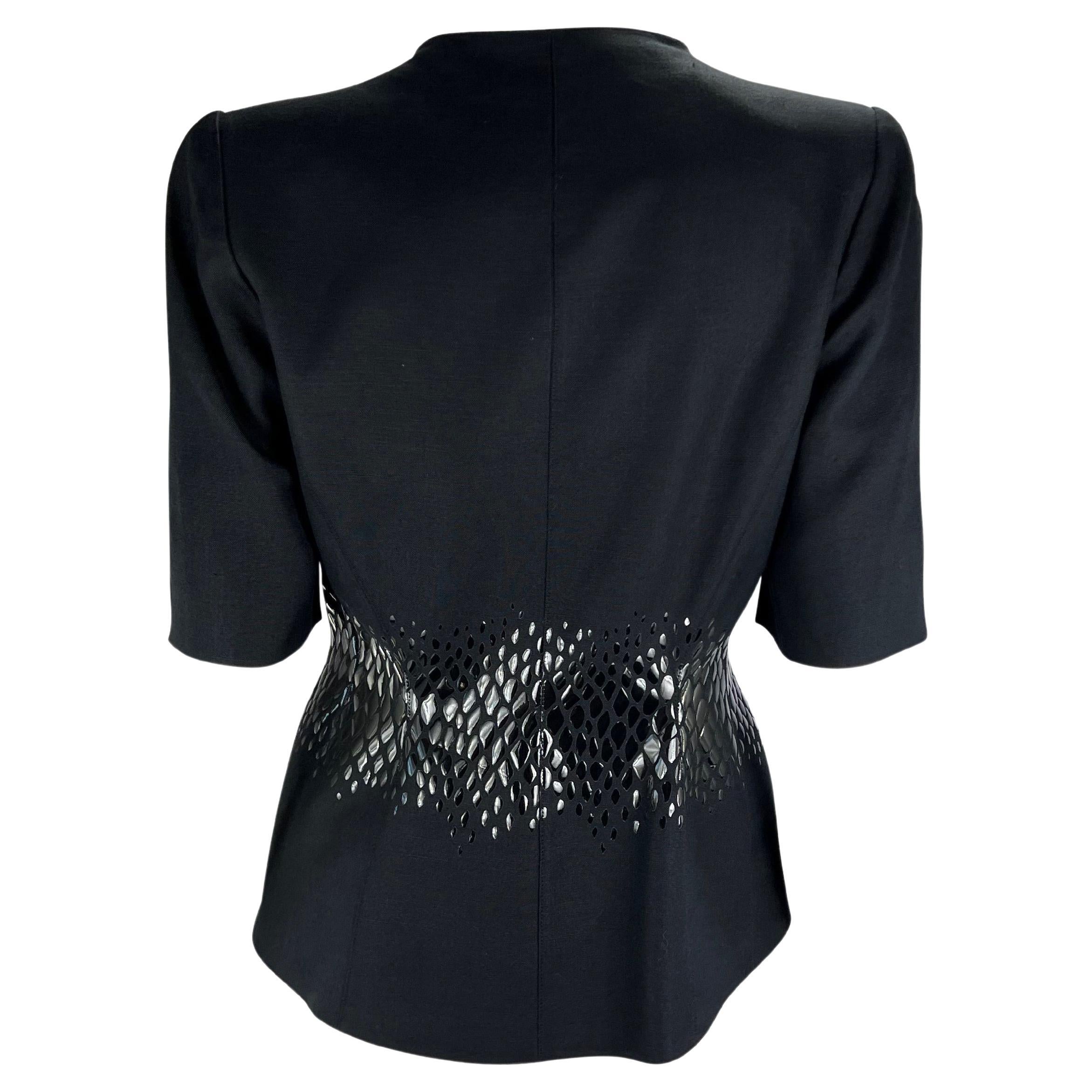 Cruise 2000 Thierry Mugler Black Reptile Scale Appliqué Short Sleeve Blazer Y2K In Excellent Condition For Sale In West Hollywood, CA