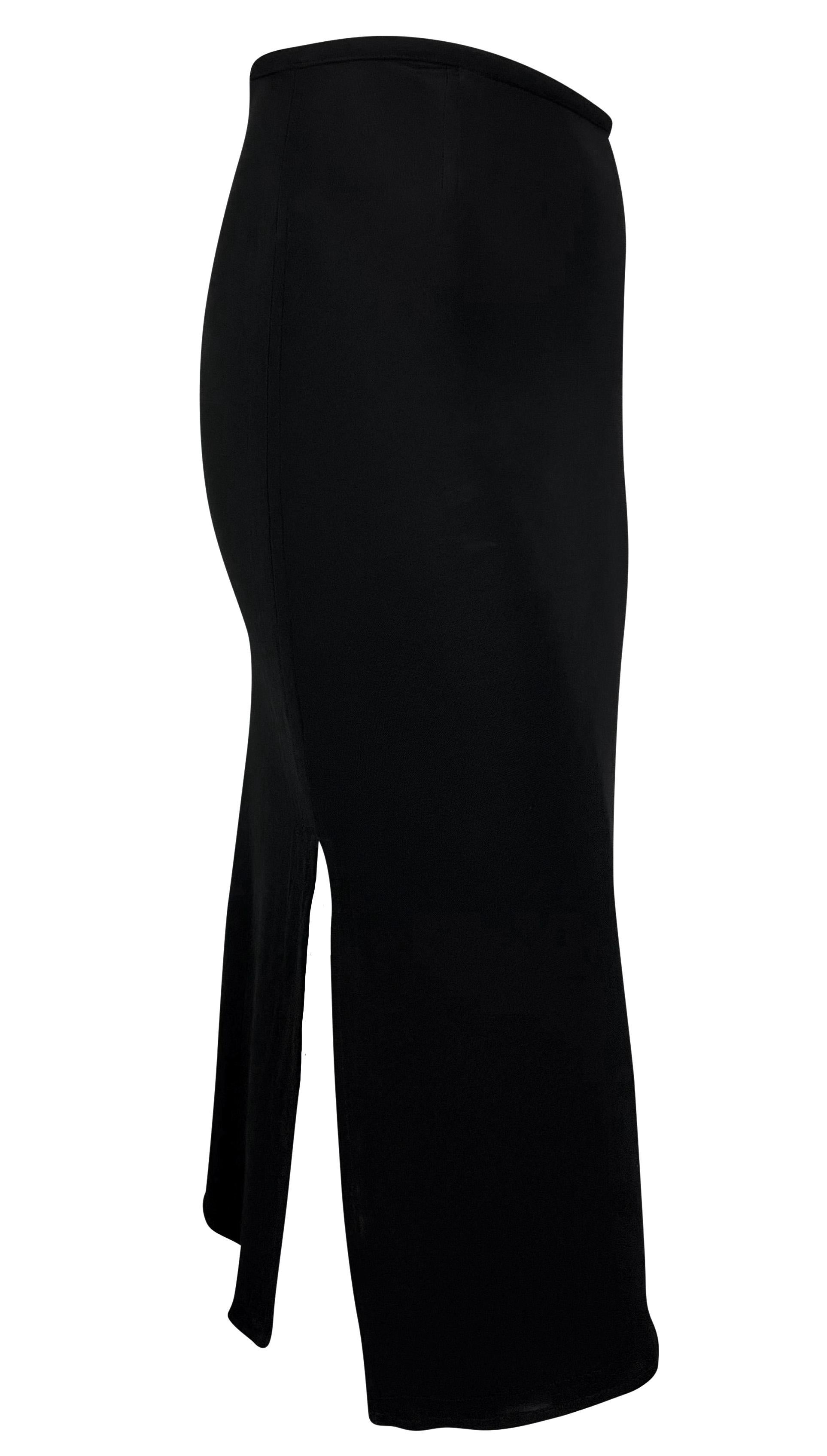 From the early 2000s, this black Yigal Azrouel semi-sheer skirt falls just above the knee. This form-fitting skirt stretches to fit the body, features a slit at either side, and is the perfect elevated closet staple. 

Approximate measurements:
Size