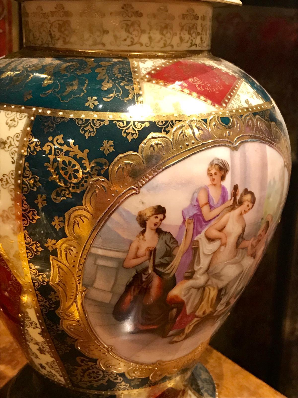 Late 19th-20th Century French Vase with a Cover In Good Condition For Sale In London, GB