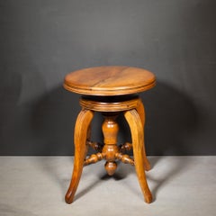Fin du 19ème siècle. Tabouret de piano réglable C.I.C.