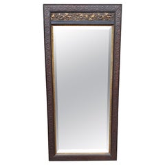 Fin C.I.C. Aesthetic Movement. Miroir en acajou sculpté et cadre en parchemin doré.