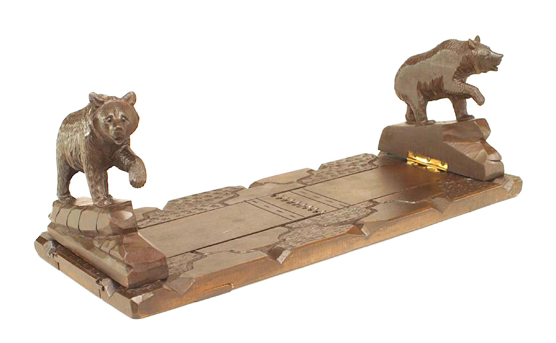 Rustic Black Forest (Late 19th Century) carved walnut adjustable bookends with bear figures (20