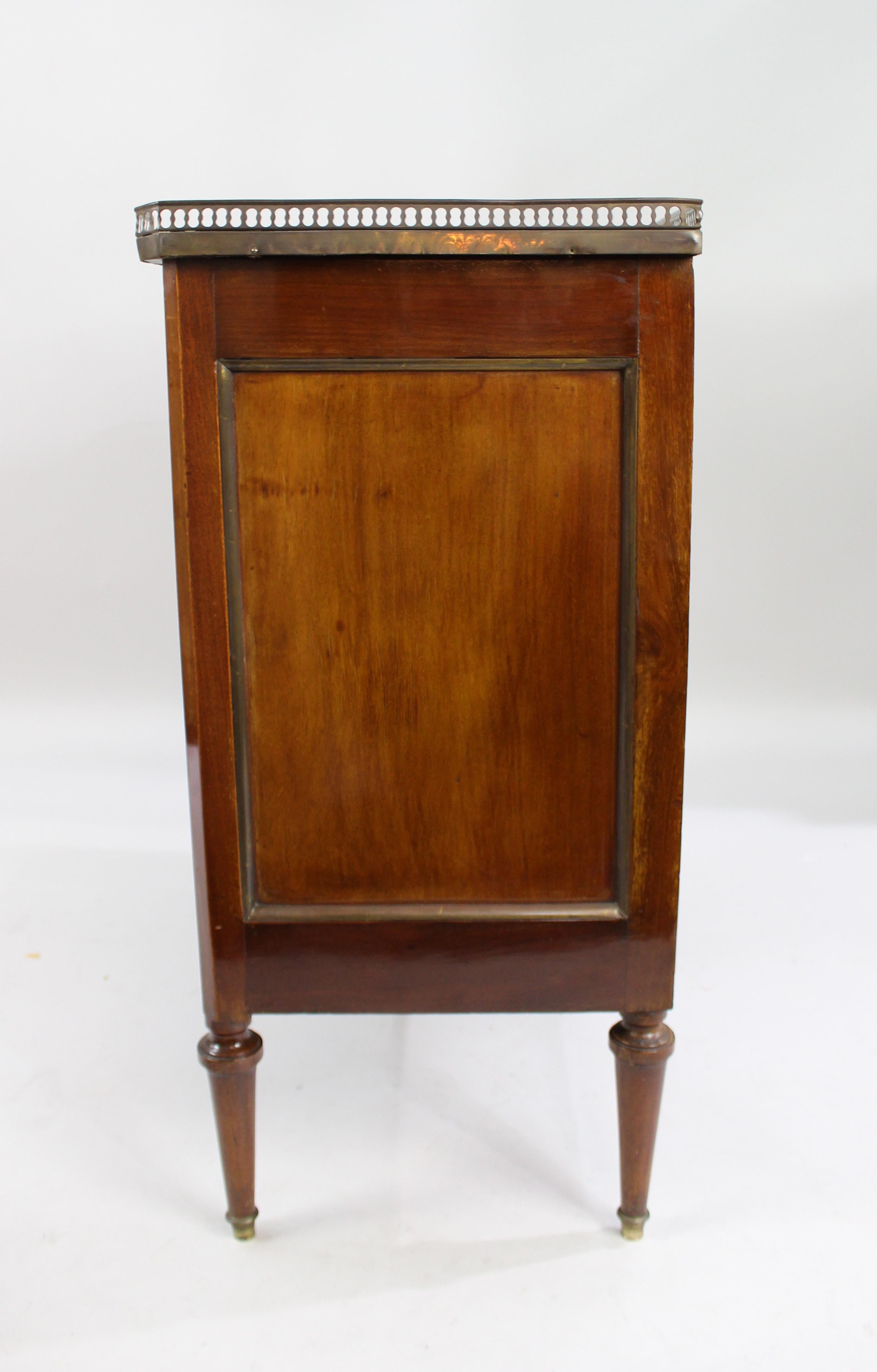 Late 19th Century Brass Galleried Marble Topped Chest of Drawers In Fair Condition For Sale In Worcester, Worcestershire