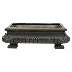 Neoklassisches Pflanzgefäß aus Bronze aus dem späten 19. Jahrhundert mit profilierten Seiten und Acanthus-Ecken
