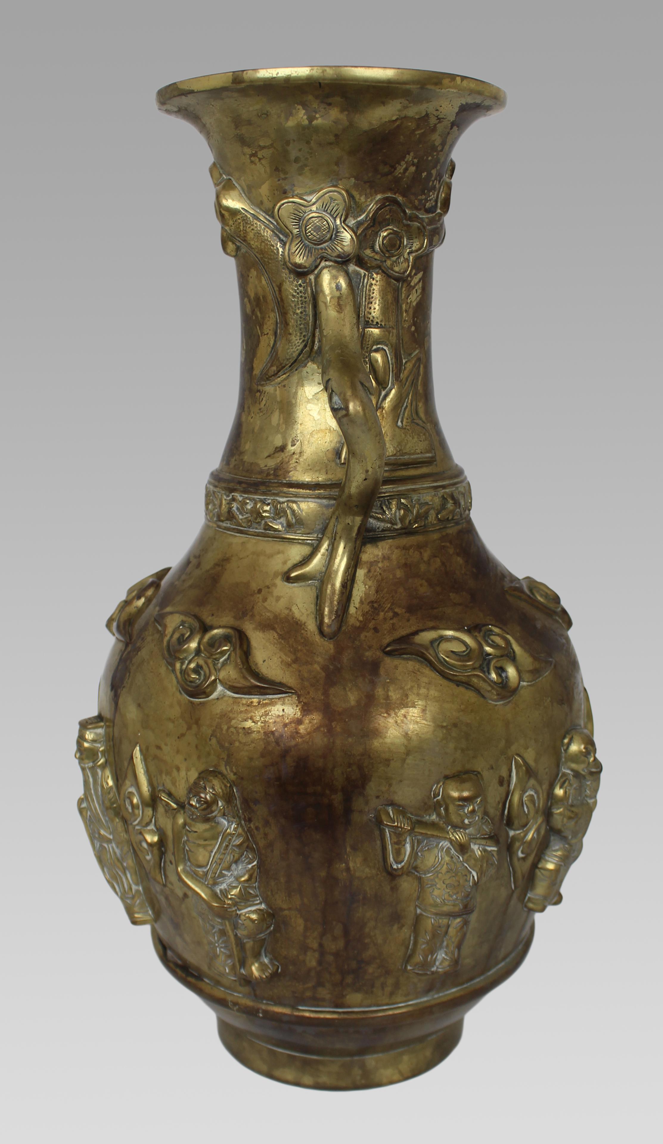 Late 19th C. Chinese Bronze Vase Xuande Seal In Good Condition For Sale In Worcester, GB