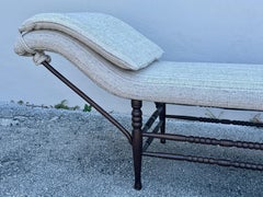 Chaise en acajou anglais de la fin du 19ème C. avec un tissu guatémaltèque épais