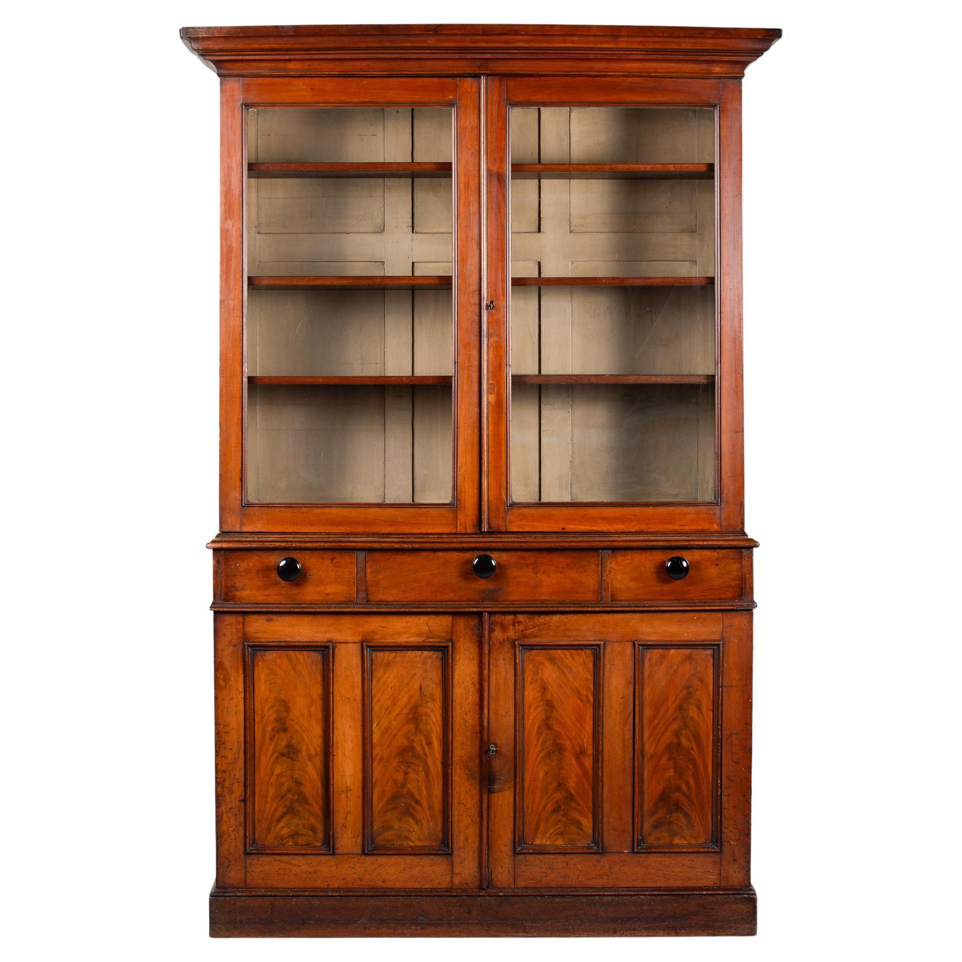 Credenza in mogano inglese della fine del XIX secolo con piano smaltato
