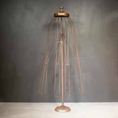 Fine del XIX secolo. Gonna espandibile in metallo form A.I.C. 1887 ca.