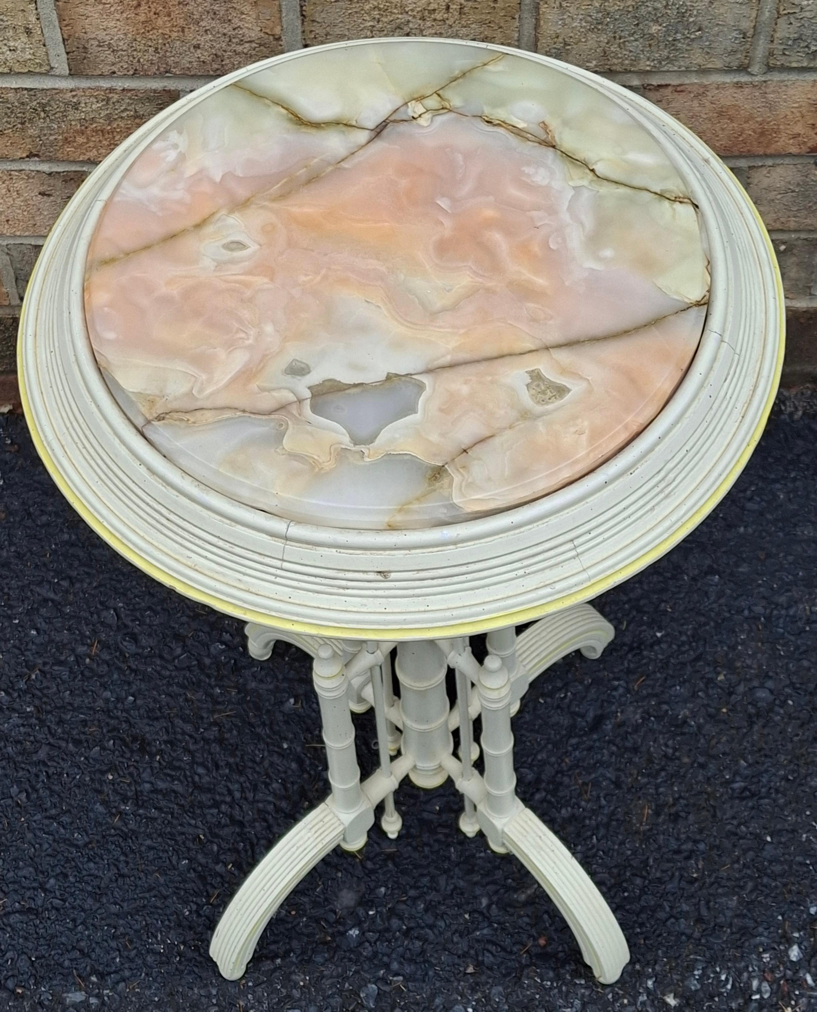 Mordenzato Tavolino in finto bambù, smalto di noce e inserti di onice, fine XIX secolo, CIRCA 1890 in vendita