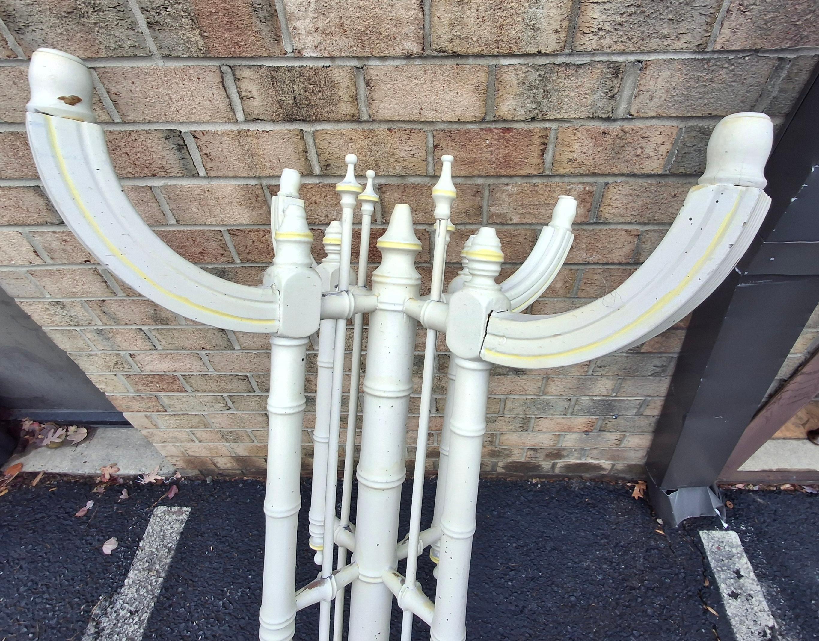 Tavolino in finto bambù, smalto di noce e inserti di onice, fine XIX secolo, CIRCA 1890 in vendita 1