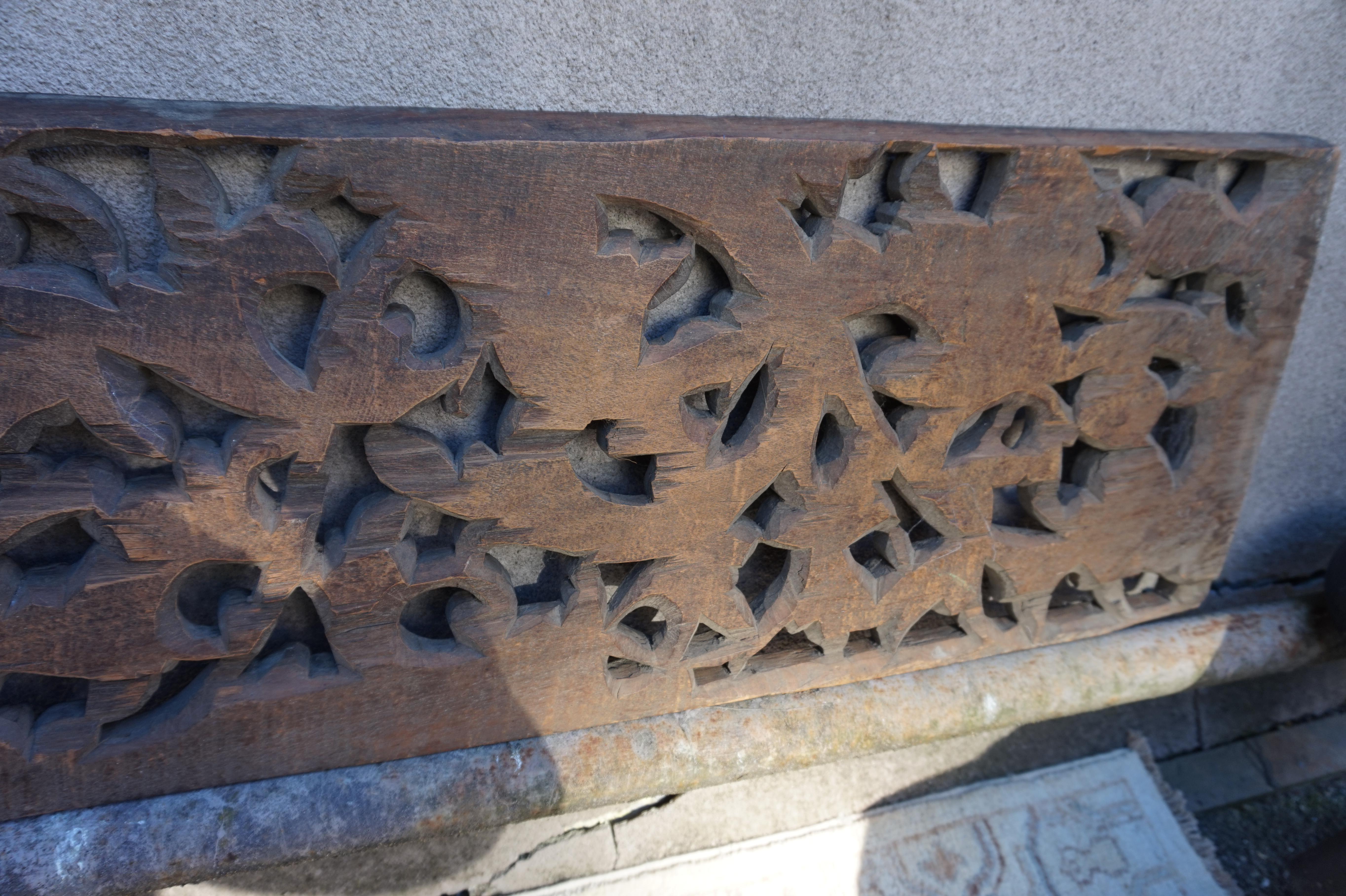 Feine handgeschnitzte ostasiatische Teakholztafel aus dem späten 19. Jahrhundert mit floralen Motiven, einteilig im Angebot 6