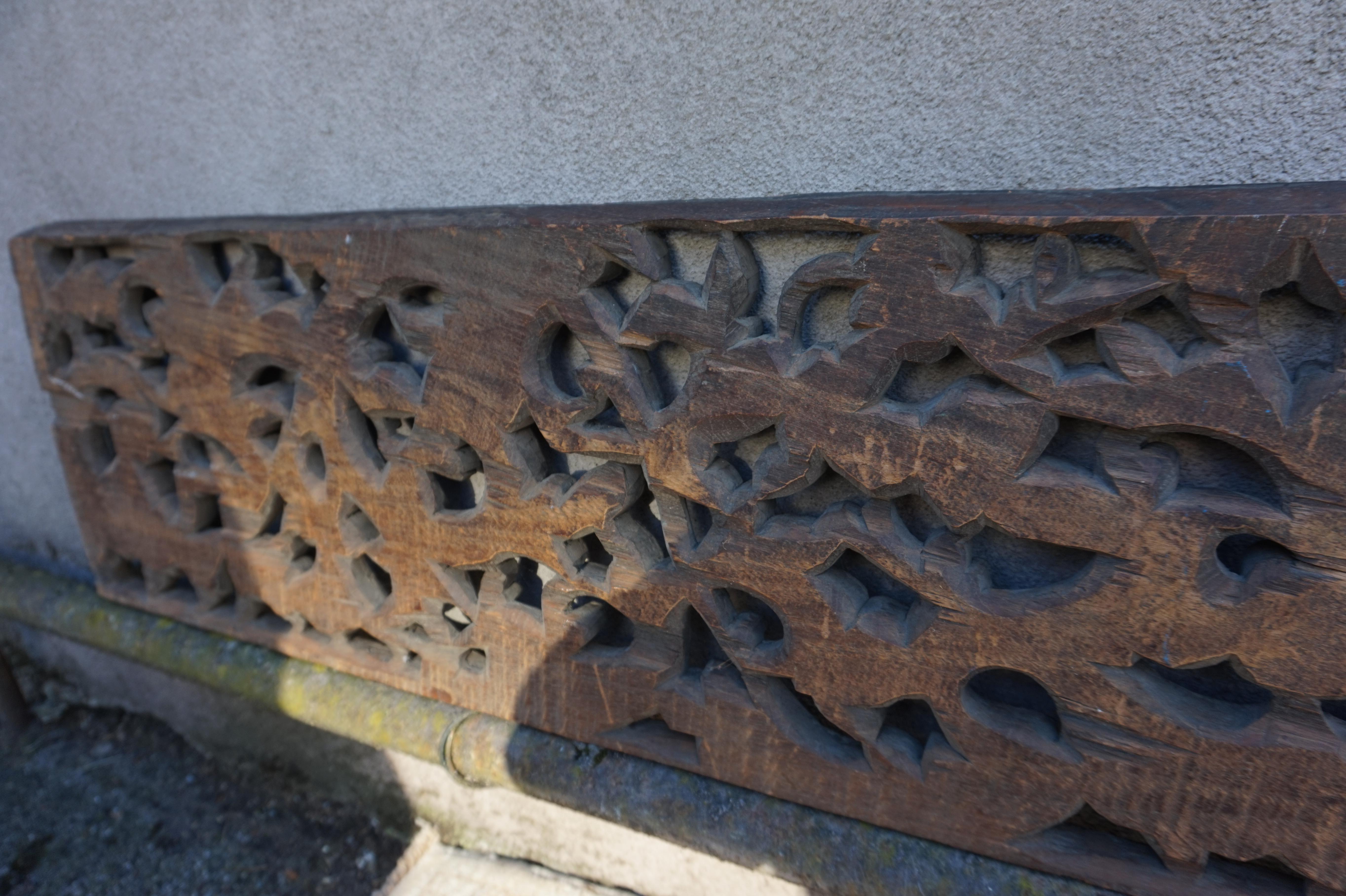 Feine handgeschnitzte ostasiatische Teakholztafel aus dem späten 19. Jahrhundert mit floralen Motiven, einteilig im Angebot 7