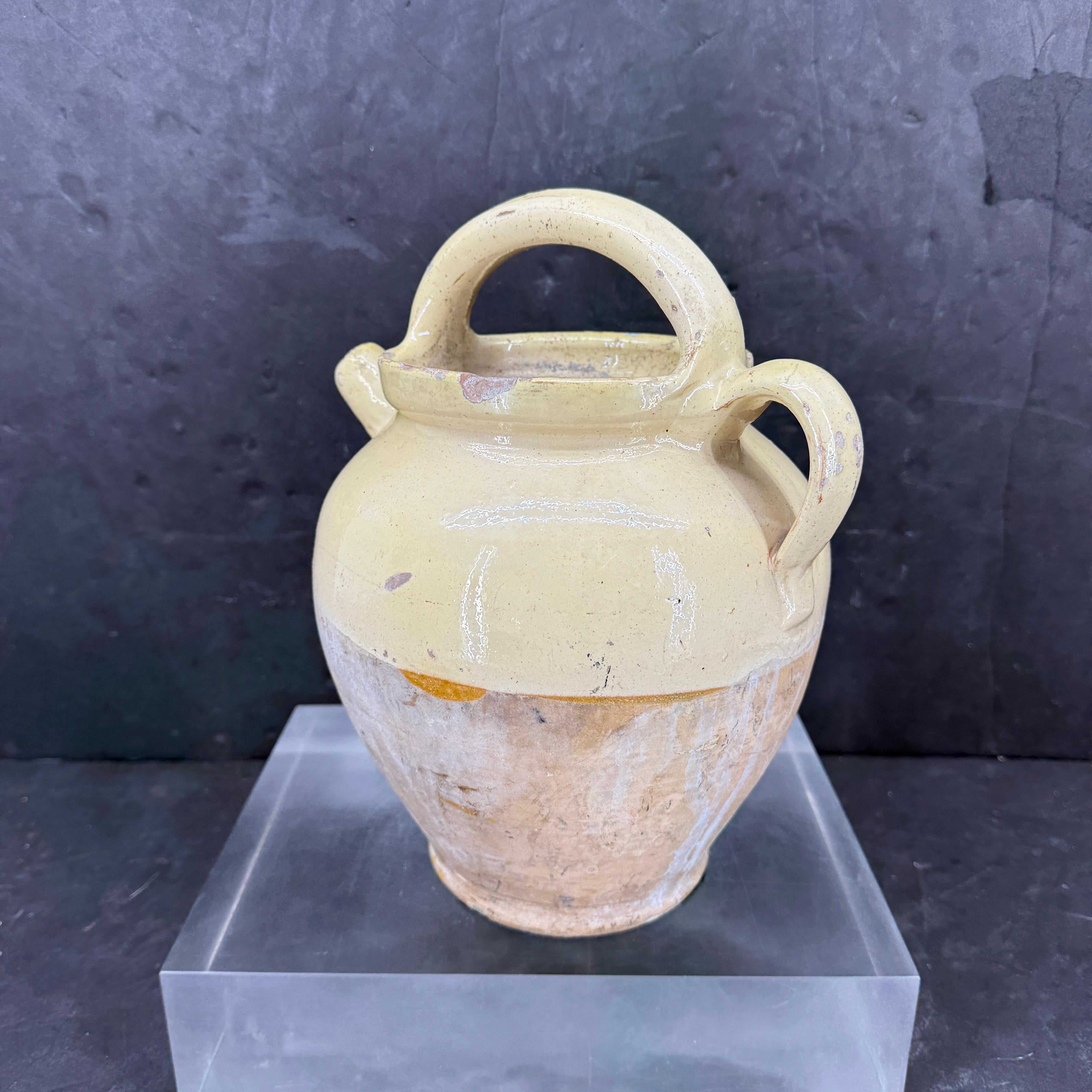 A.C.I.C. Jauge à eau en céramique jaune avec anse en vente 1