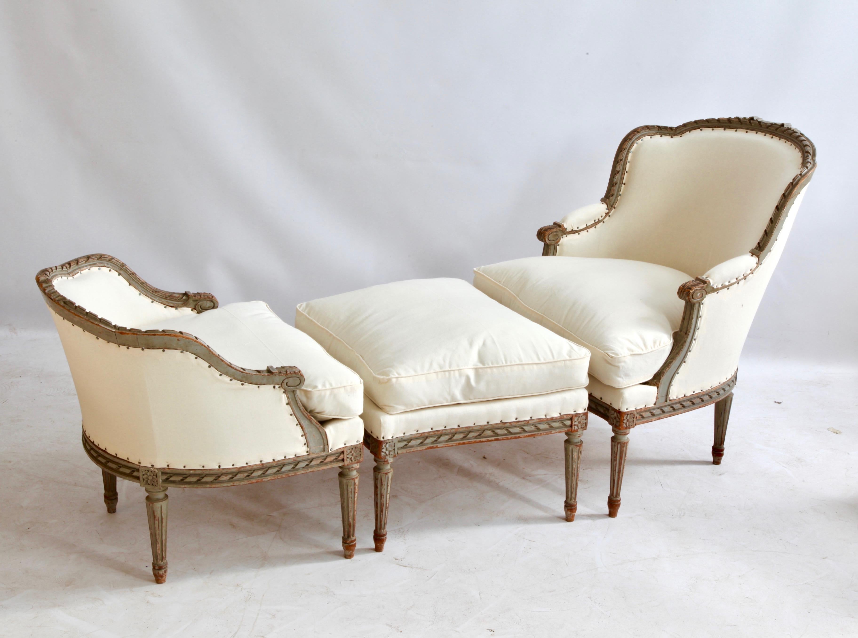 A late 19th century Duchesse Brisé in the Louis XVI style with carved ribboned detailing outlining the pieces form. Finished in a mediterranean olive green patina.
 