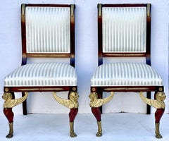 Fine del XIX secolo. Sedie laterali francesi Impero in mogano dorato - Coppia