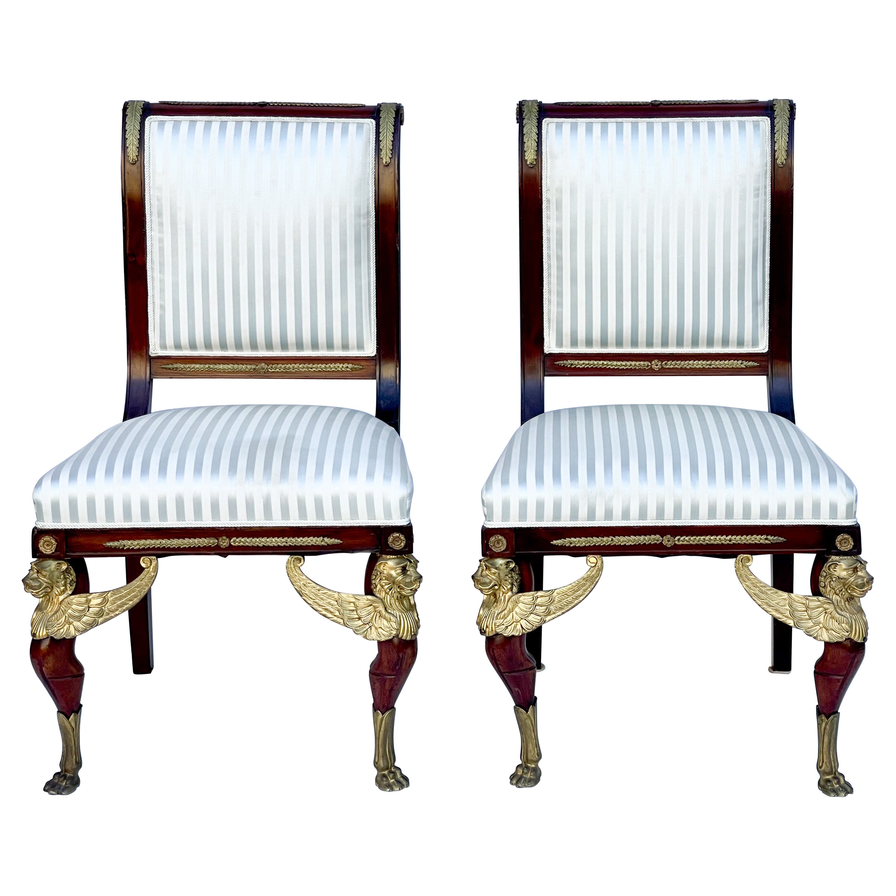 Fin du XIXe siècle. Paire de chaises d'appoint Empire françaises en acajou et bronze doré