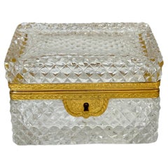 Caja de sobremesa francesa de vidrio tallado, dorada al fuego, de finales del siglo XIX, atribuida a Baccarat