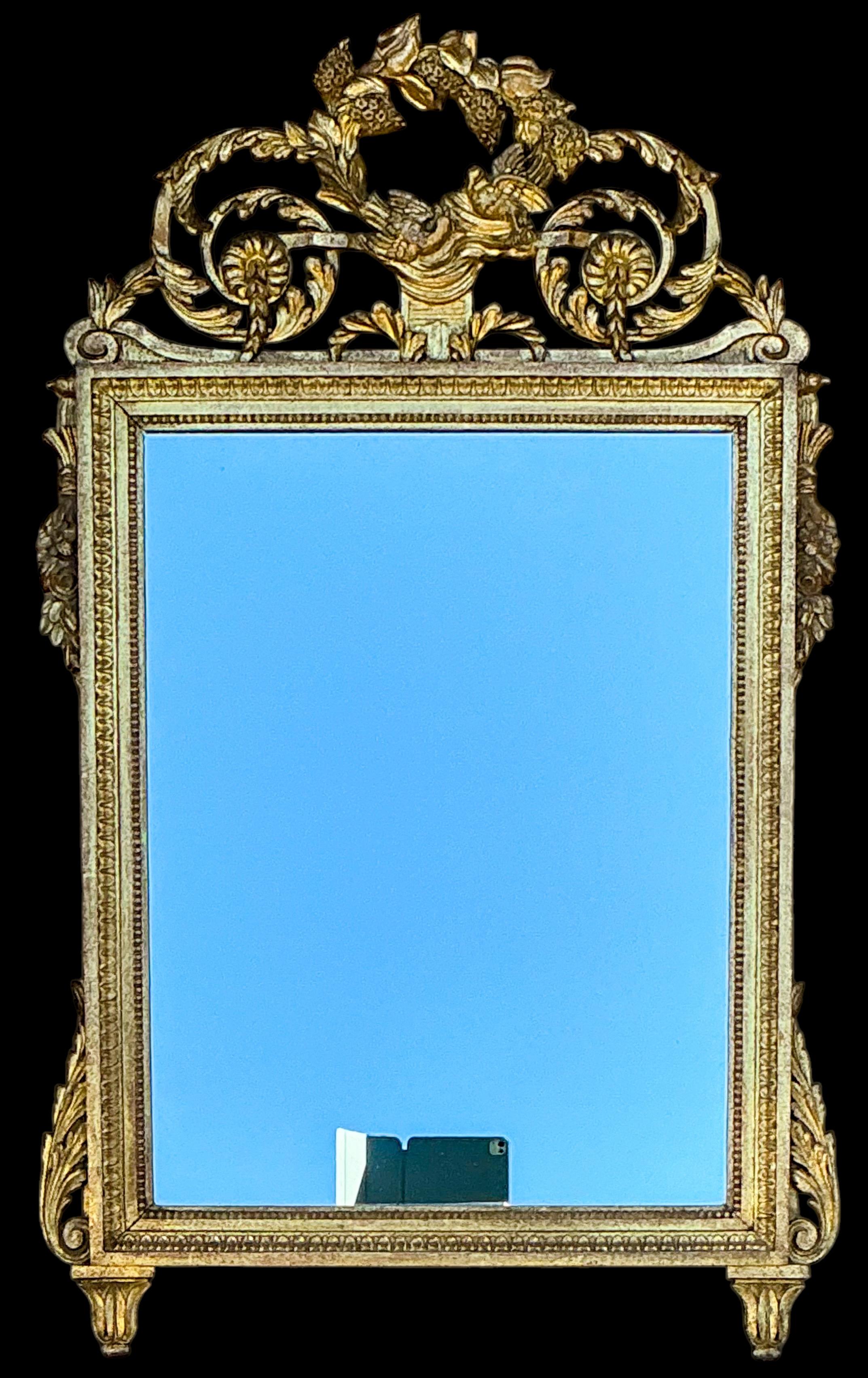 Fine del XIX secolo. Specchio francese in legno dorato intagliato in stile Luigi XIV con uccelli in vendita 5