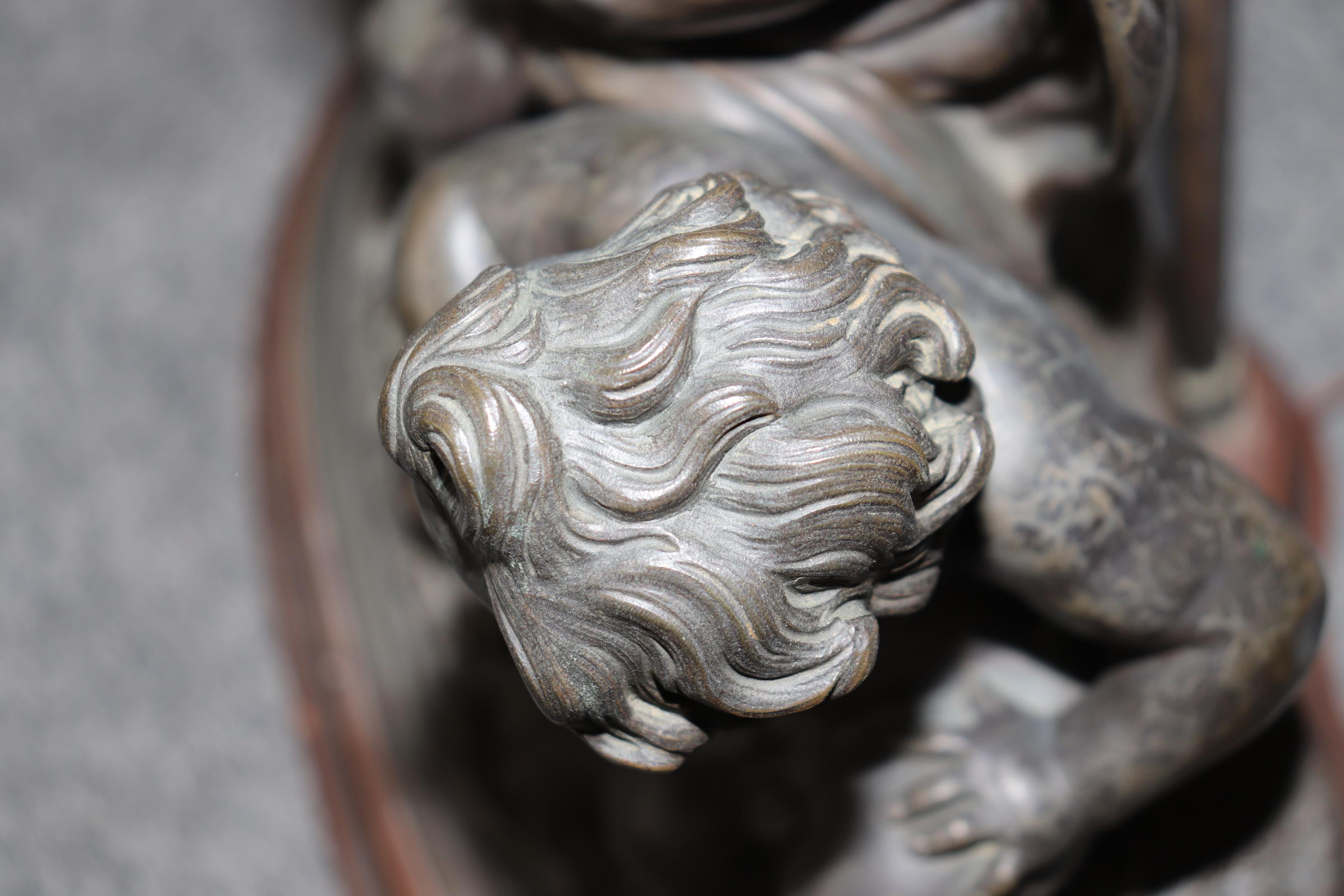 Lámpara de bronce estilo Luis XV de finales del siglo XIX firmado por Louis Sauvageau en venta 5
