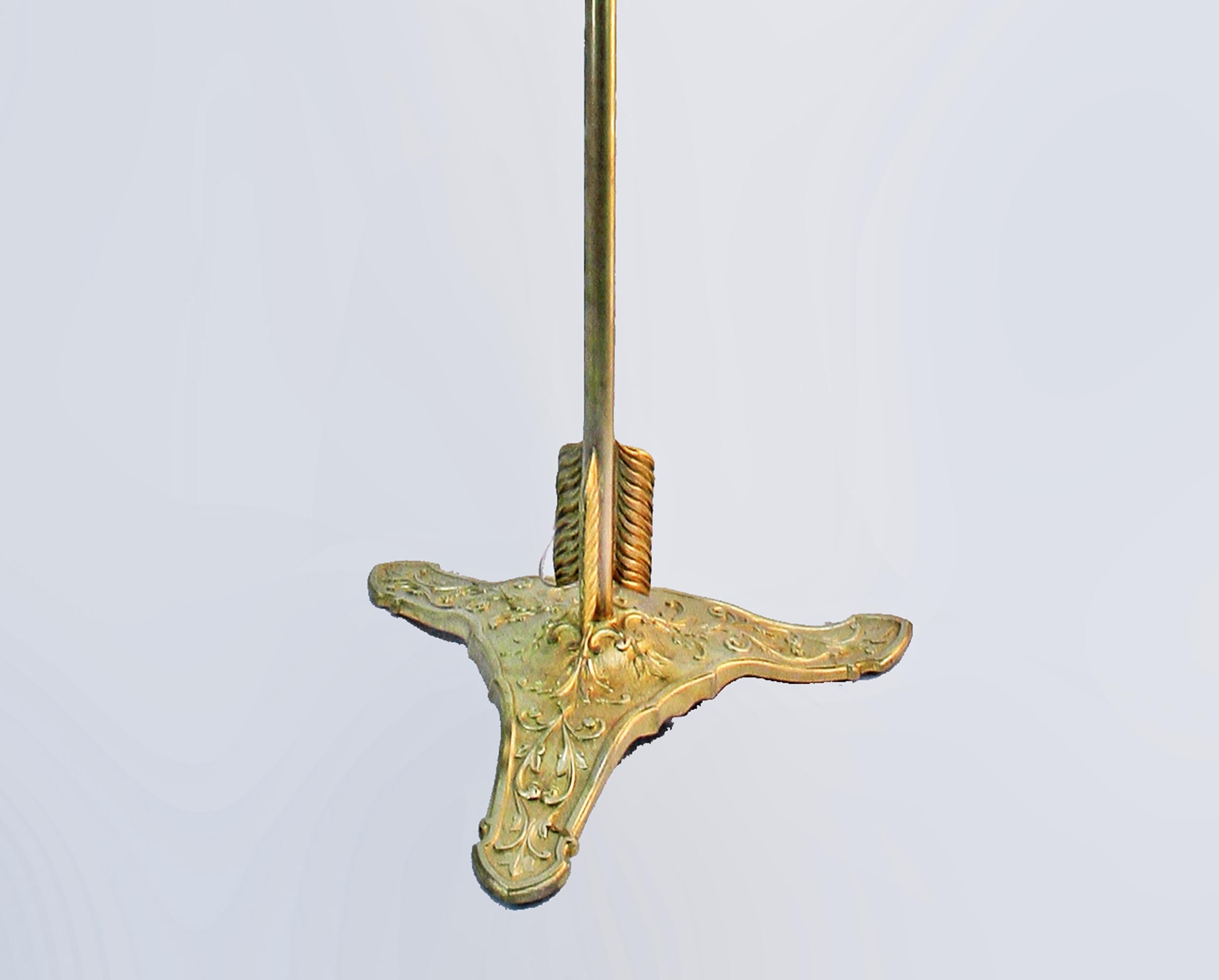 Lampadaire en forme de flèche en bronze doré et en bronze doré de la fin du 19e C. par la Maison Jansen Bon état - En vente à North Miami, FL
