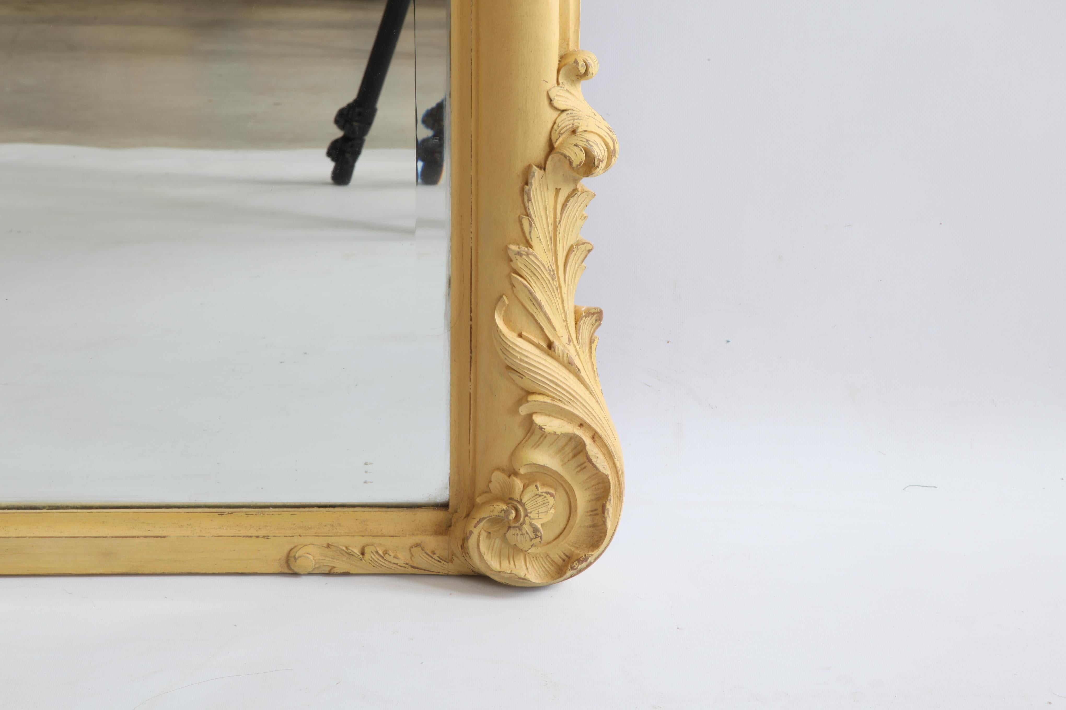 Französischer Rocaille-Spiegel aus dem späten 19. (Holz) im Angebot