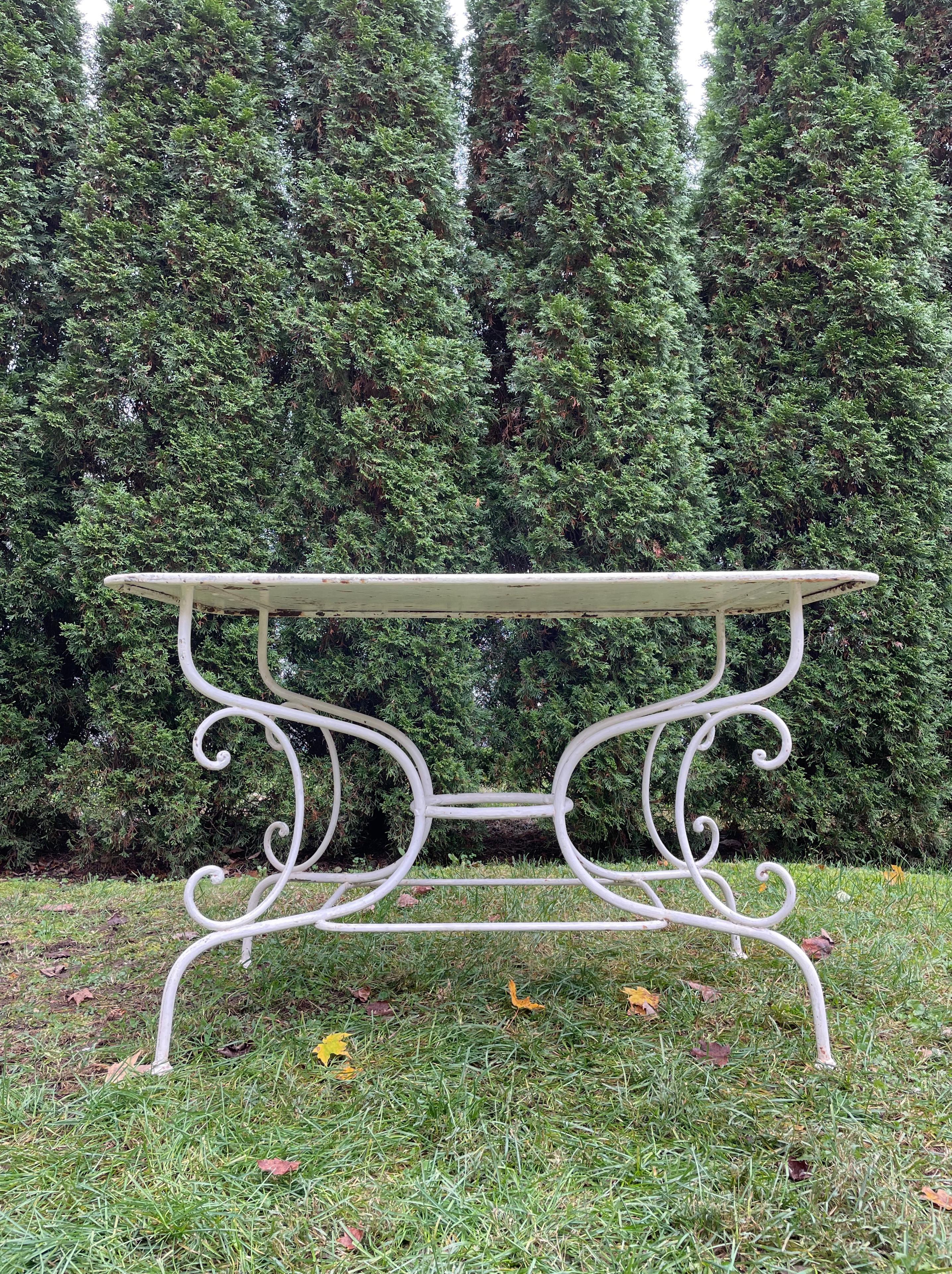 We love French garden tables, especially ones with such sinuous design and presence. Dating to the late 19th C, it is hand-crafted with mortise and tenon and riveted construction. A French classic, it would make a great addition to your terrace,