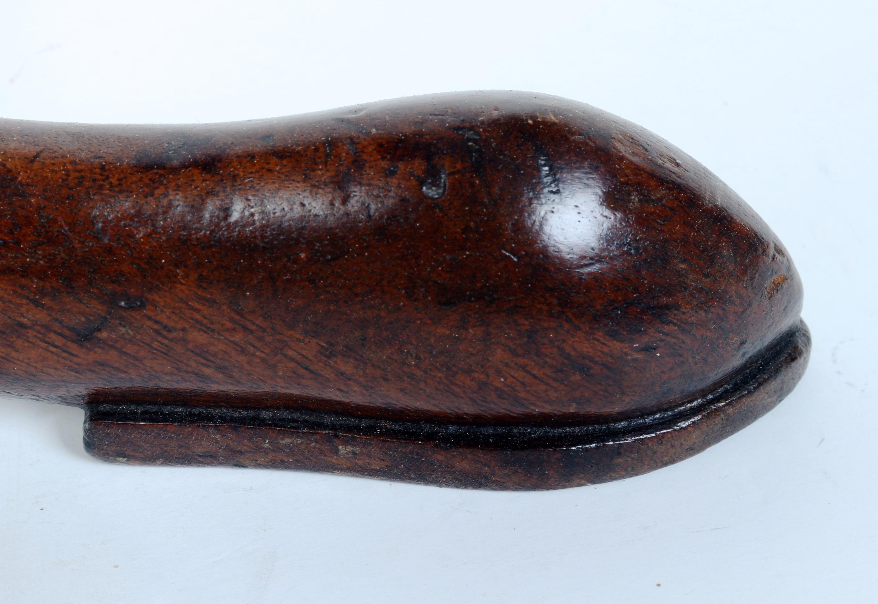 Table d'appoint en acajou à croûte de tarte de la fin du 19e siècle, style A.I.C. en vente 3