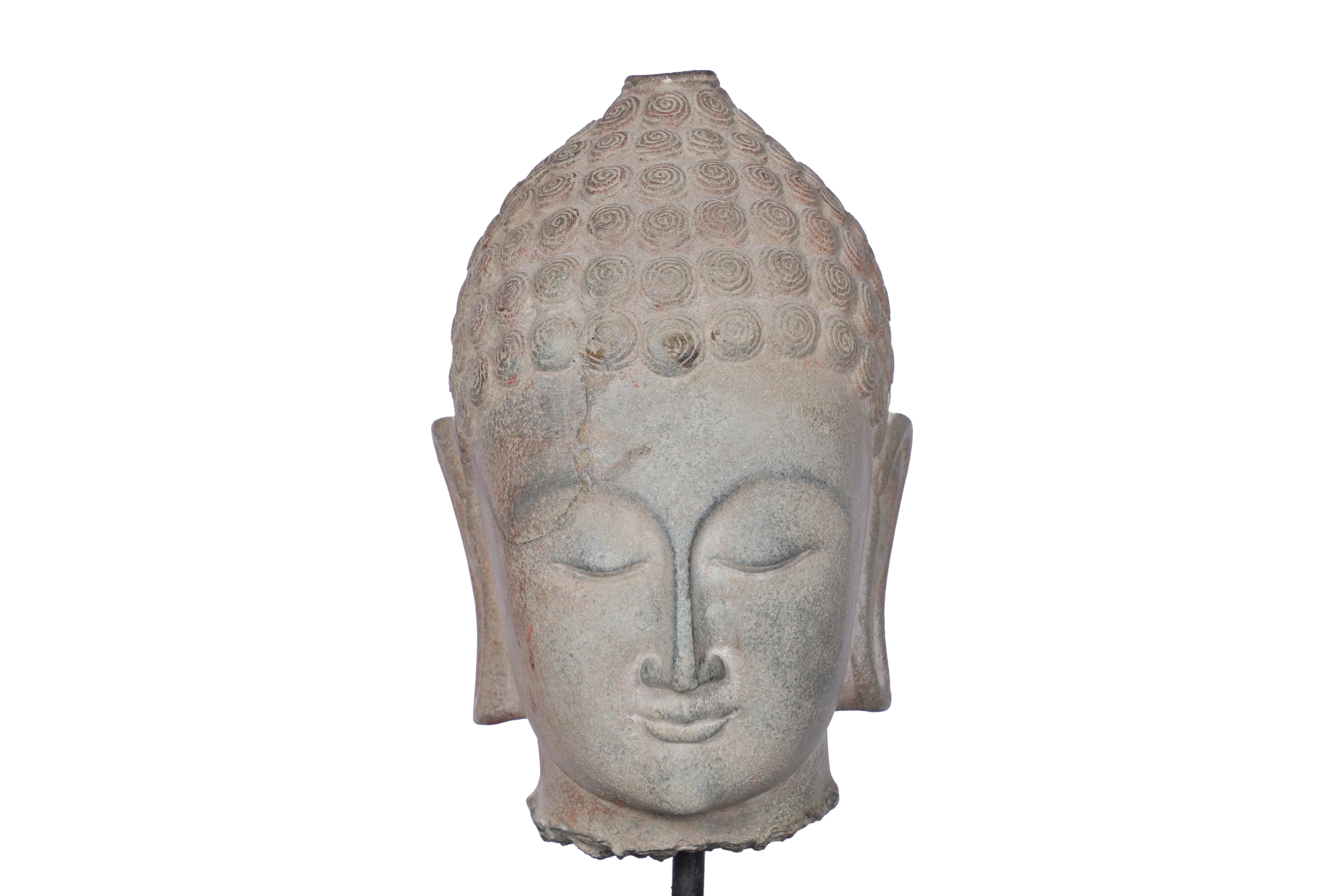 Buddha-Kopf aus Granit aus dem späten 19. Jahrhundert, Nordindien im Zustand „Gut“ im Angebot in Nantucket, MA