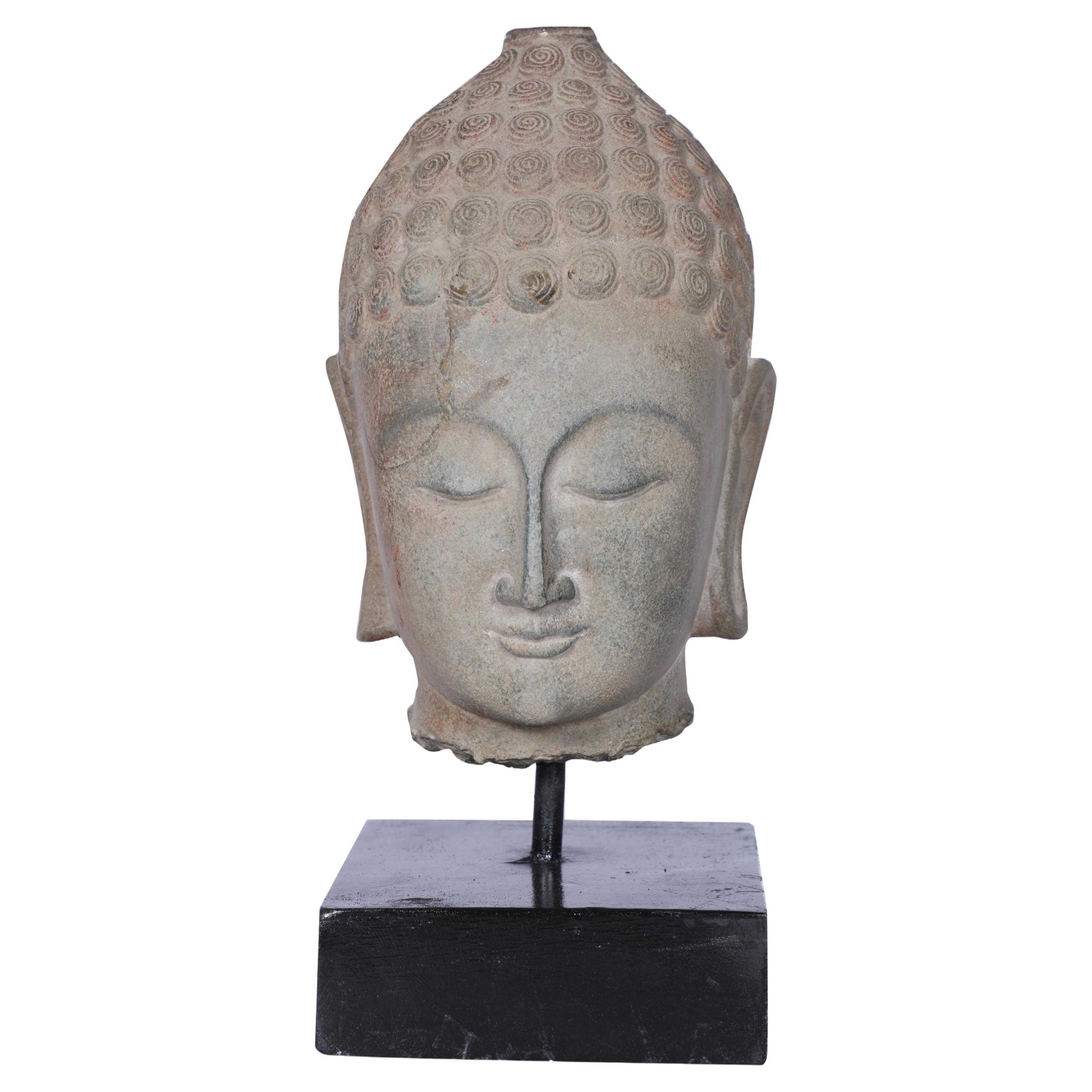 Buddha-Kopf aus Granit aus dem späten 19. Jahrhundert, Nordindien im Angebot