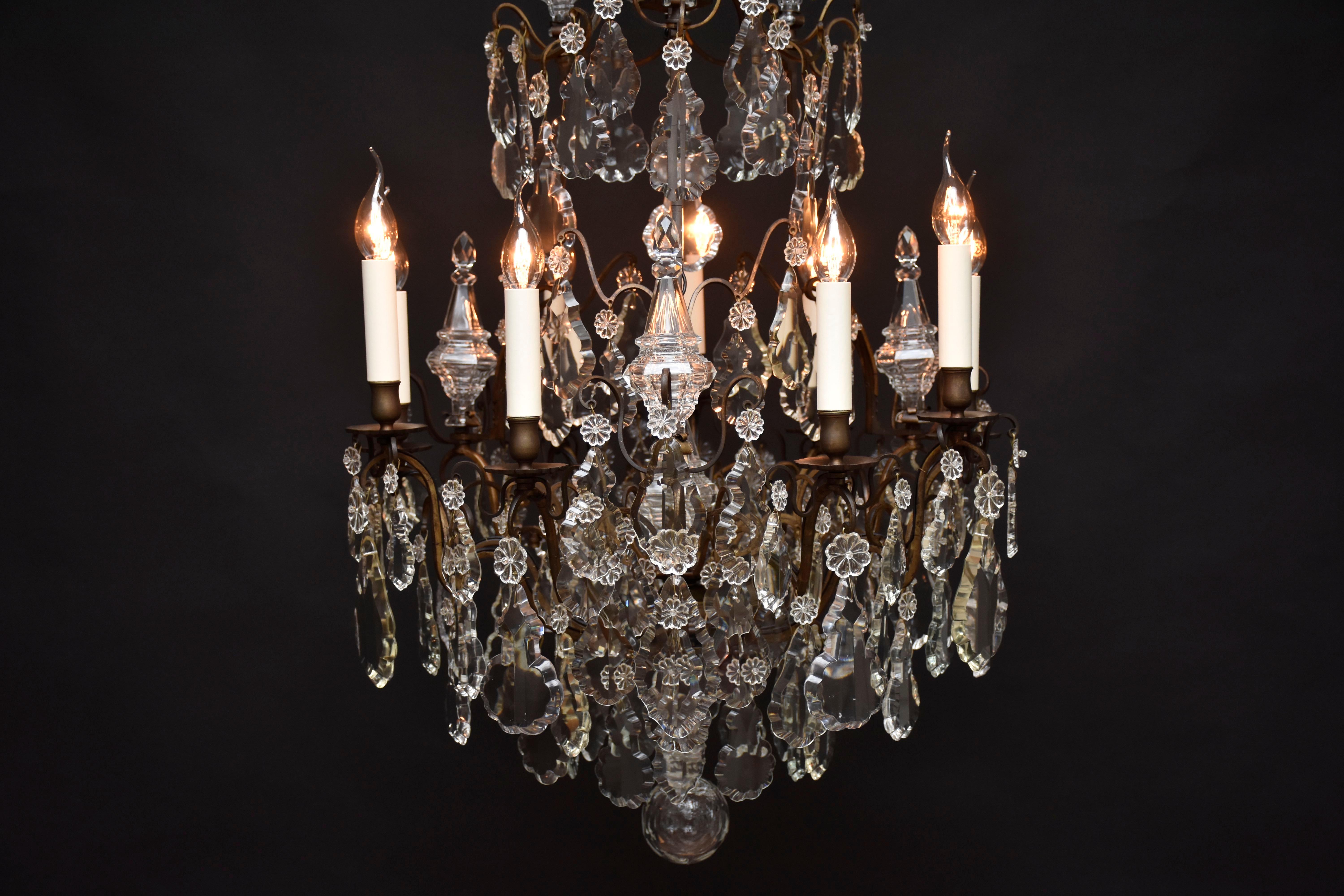 Grande lampadario francese in bronzo e cristallo della fine del XIX secolo in stile Luigi XV in vendita 6