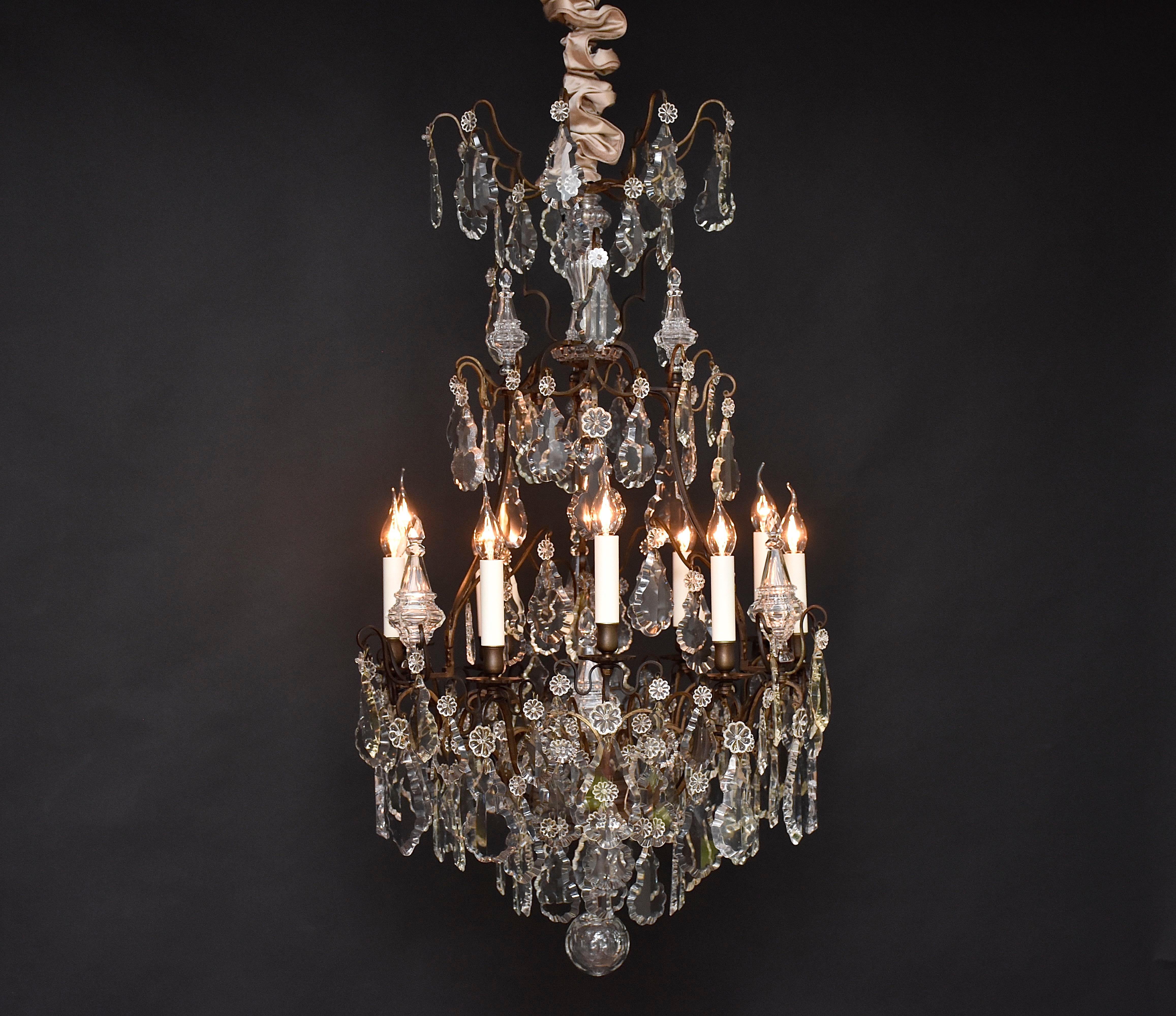 Grande lampadario francese in bronzo e cristallo della fine del XIX secolo in stile Luigi XV in vendita 7