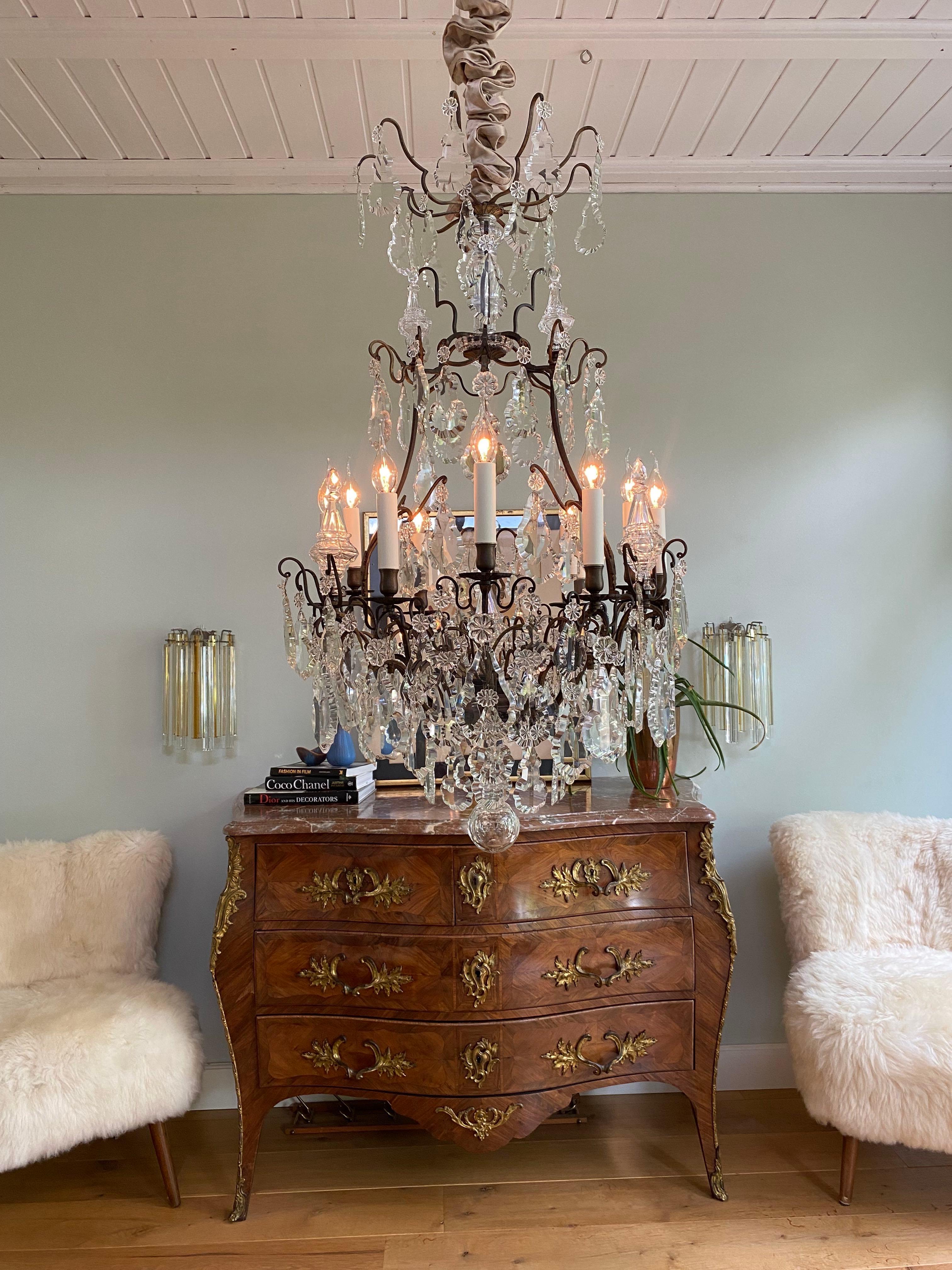 Grande lampadario francese in bronzo e cristallo della fine del XIX secolo in stile Luigi XV in vendita 8