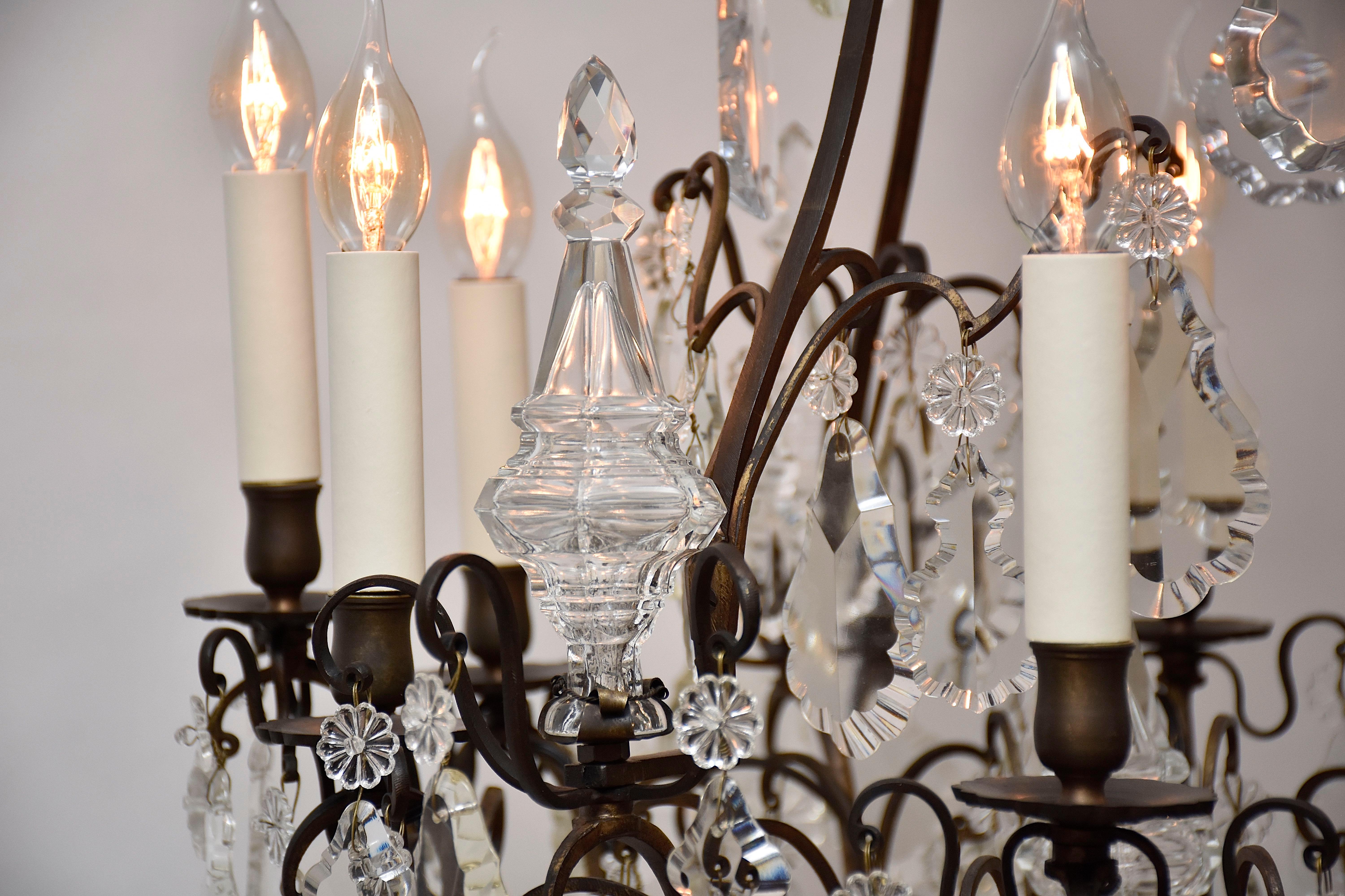 Grande lampadario francese in bronzo e cristallo della fine del XIX secolo in stile Luigi XV in vendita 1