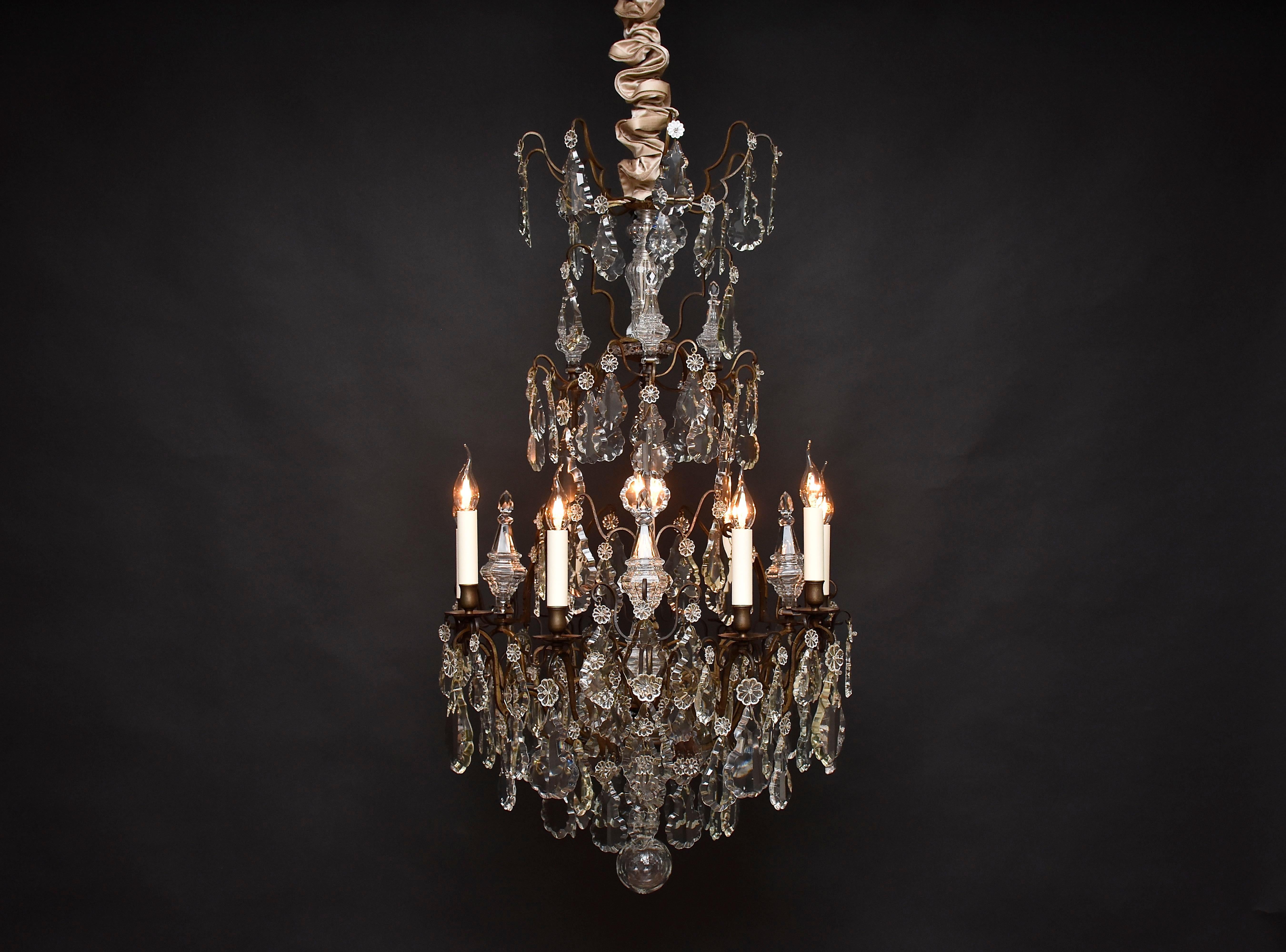 Grande lampadario francese in bronzo e cristallo della fine del XIX secolo in stile Luigi XV in vendita 2