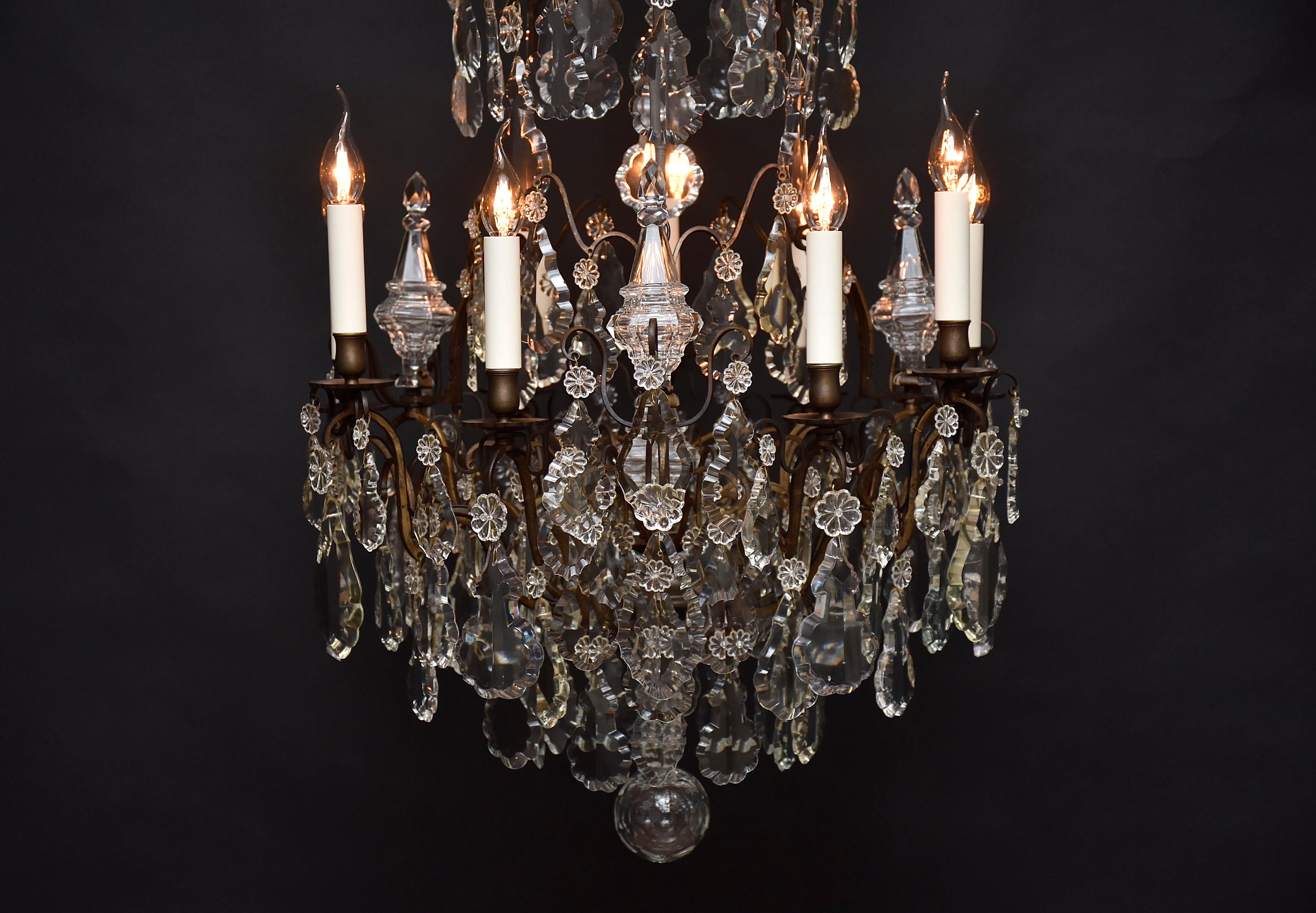 Grande lampadario francese in bronzo e cristallo della fine del XIX secolo in stile Luigi XV in vendita 3