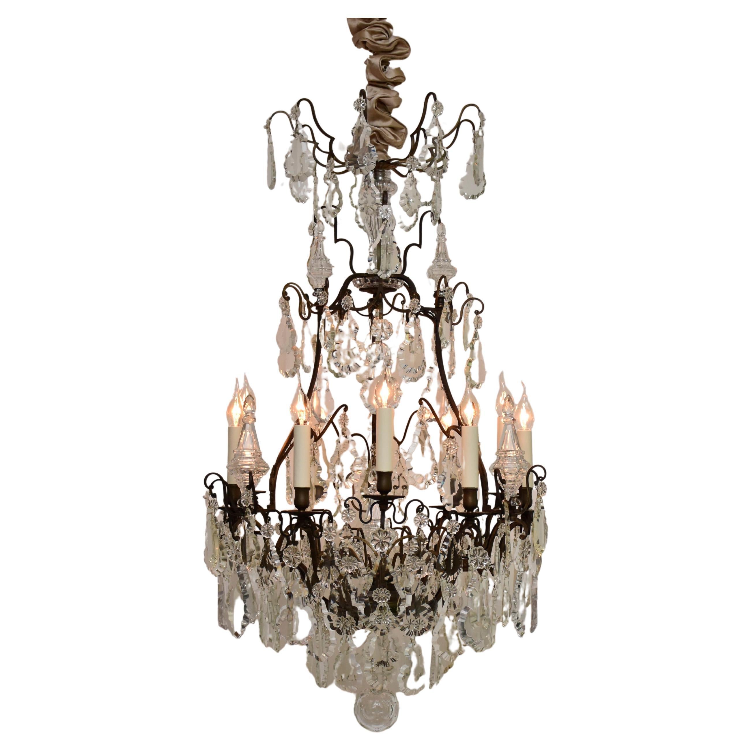 Grande lampadario francese in bronzo e cristallo della fine del XIX secolo in stile Luigi XV in vendita