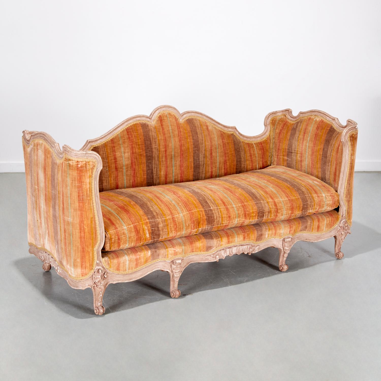 Canapé sculpté et peint de style Louis XV de la fin du 19e C. - Iris Apfel Collectional. en vente 2