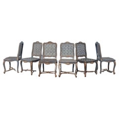 Fine del XIX secolo. Set di 6 sedie da pranzo in stile Louis XV in legno intagliato e verniciato con sedile a canna