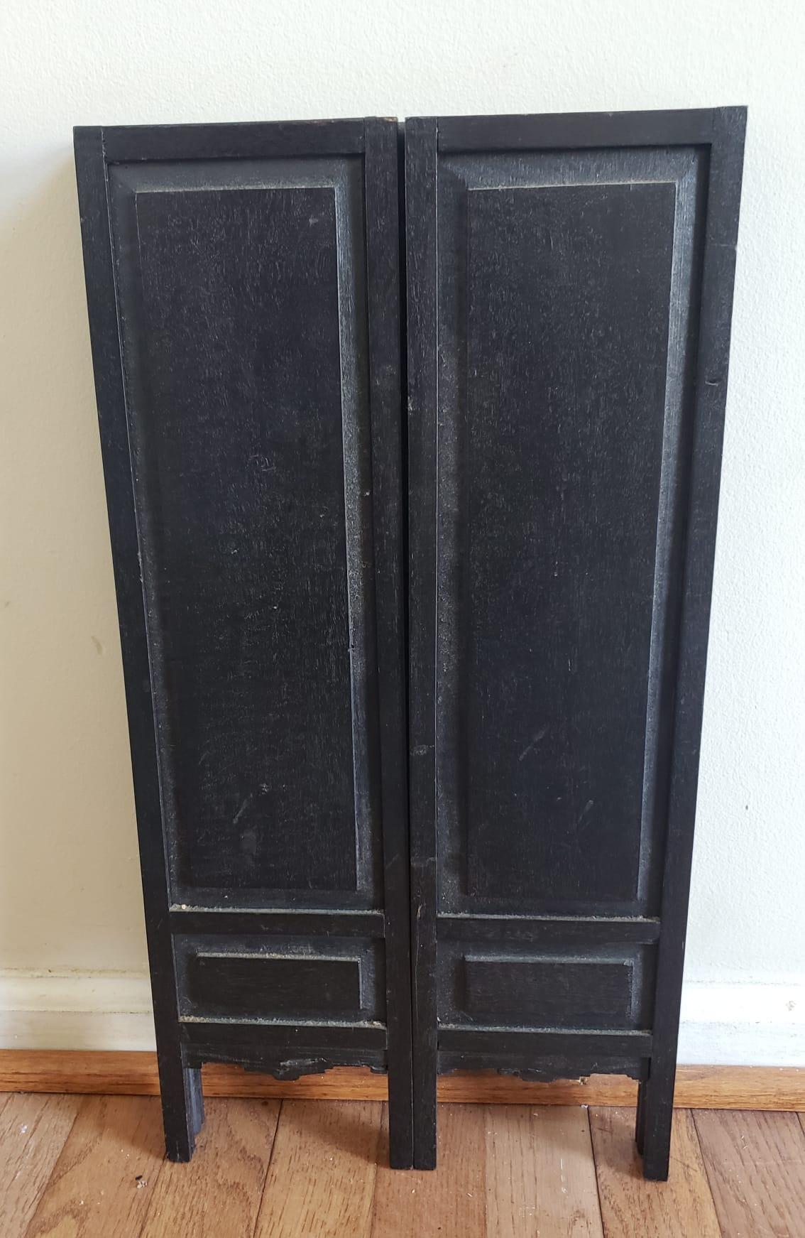Late 19th C. Ming Carved Ebonized and Giltwood Trifold Table Screen For Sale 3