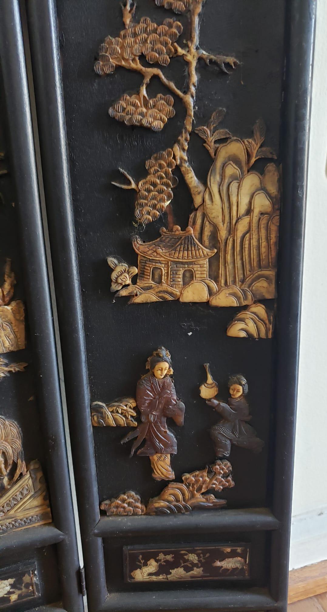 Spätes 19. Jh. Ming, geschnitzt aus Ebenholz und Giltwood, dreiteiliger Tischschirm (Handgeschnitzt) im Angebot