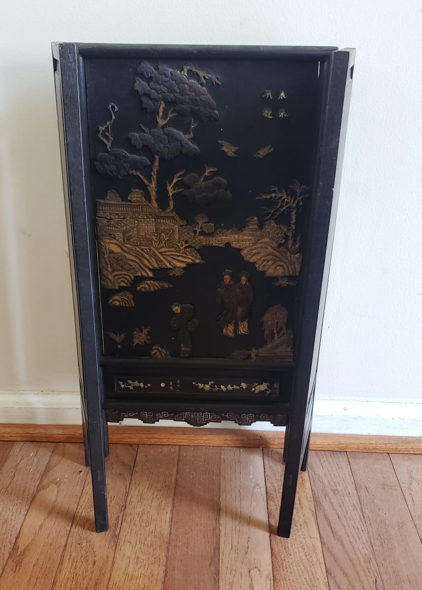 Late 19th C. Ming Carved Ebonized and Giltwood Trifold Table Screen For Sale 2