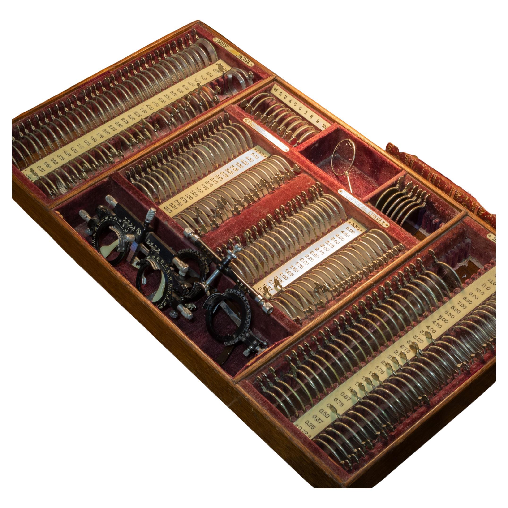 Late 19th c. Optometrist Eye Testing Kit c.1890 In Good Condition For Sale In San Francisco, CA