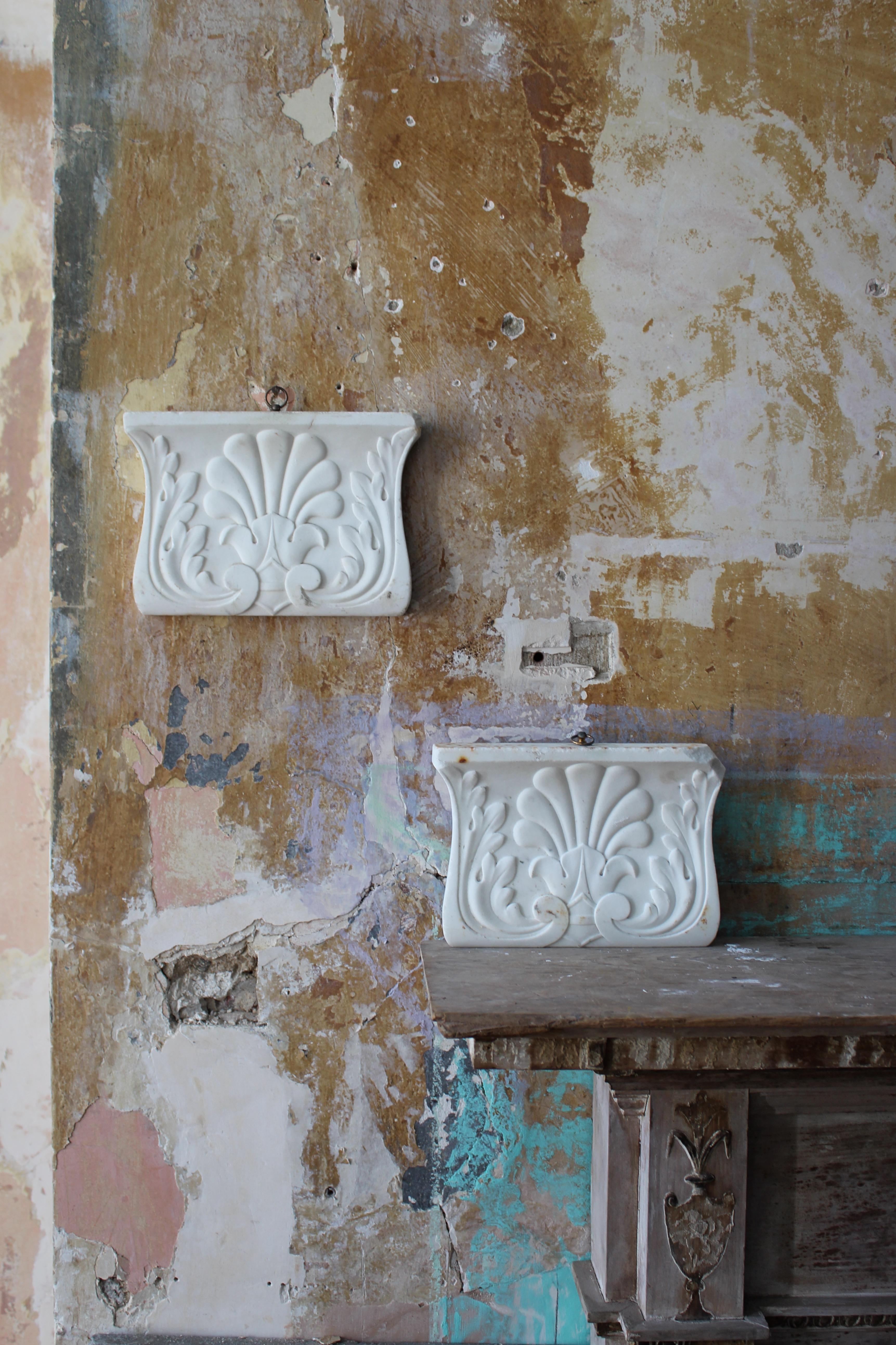 Late 19th century pair of hand carved marble corbels with organic following decoration previously part of larger interior architectural feature or fireplace

The sections are extremely well carved, crisp and have a good decorative patina, some minor