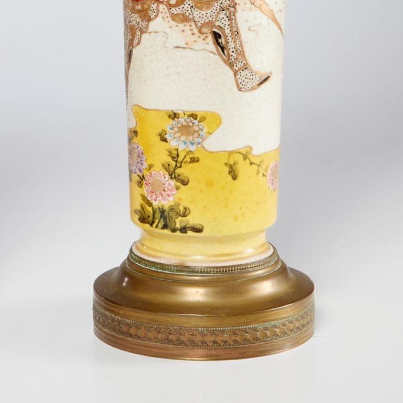 Porcelaine Fin C.I.C., Paire de lampes de table japonaises à vase Satsuma avec figures de guerriers en vente