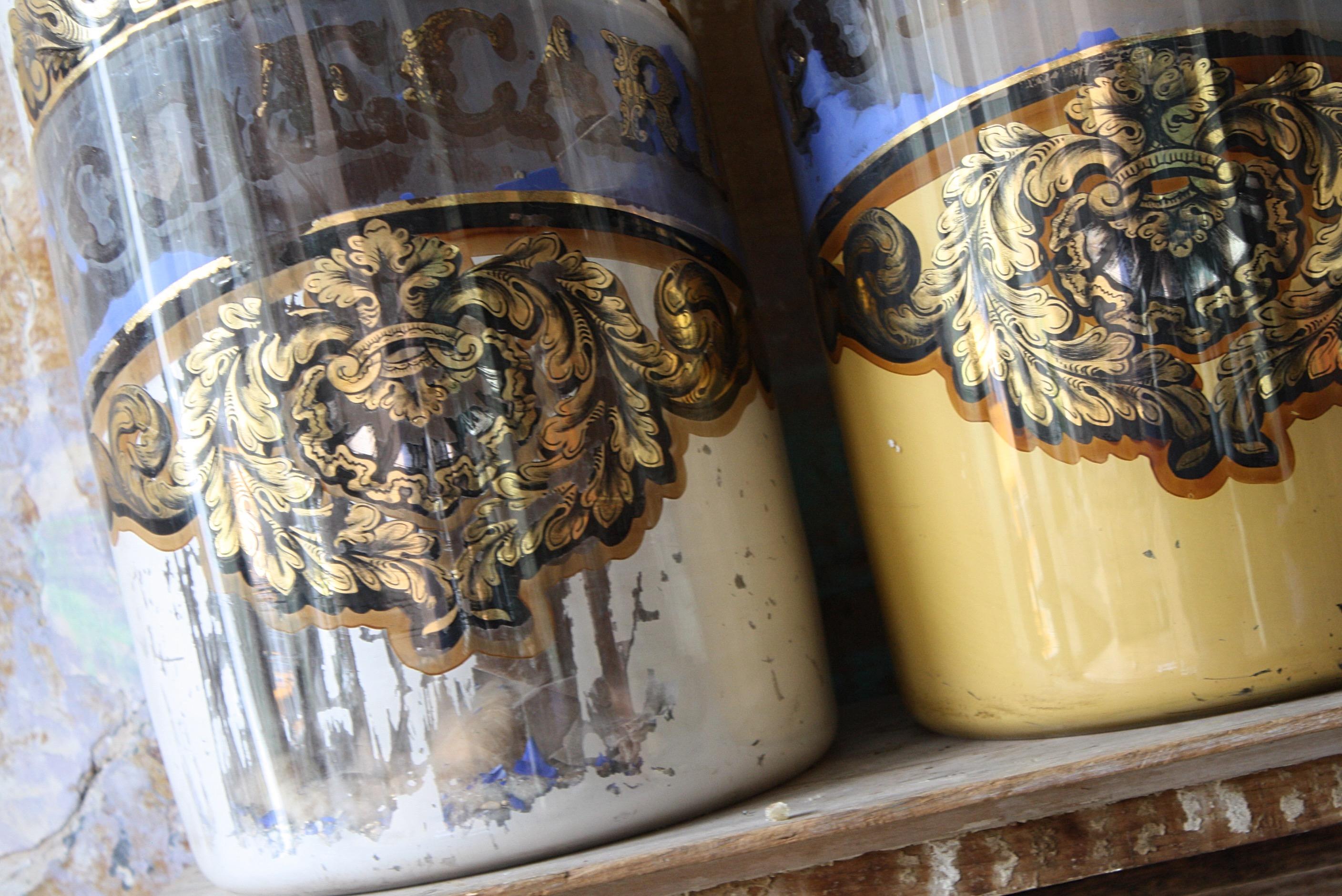 Late 19th C Pair of Victorian Chemist Apothecary Species Jars Reverse Painted In Fair Condition In Lowestoft, GB