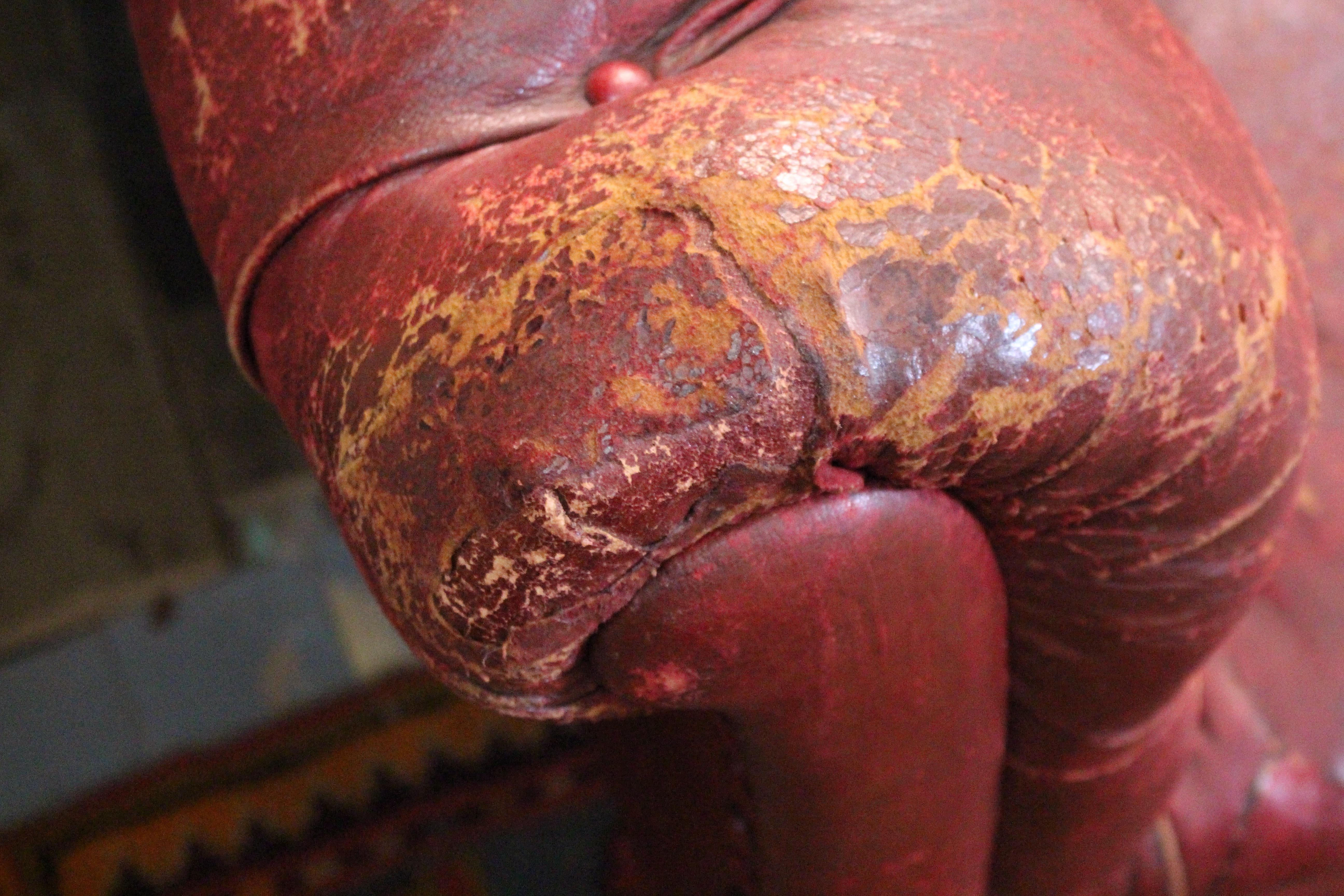 Late 19th C Red Burgandy Buttoned Moroccan Leather English Chesterfield Sofa 7