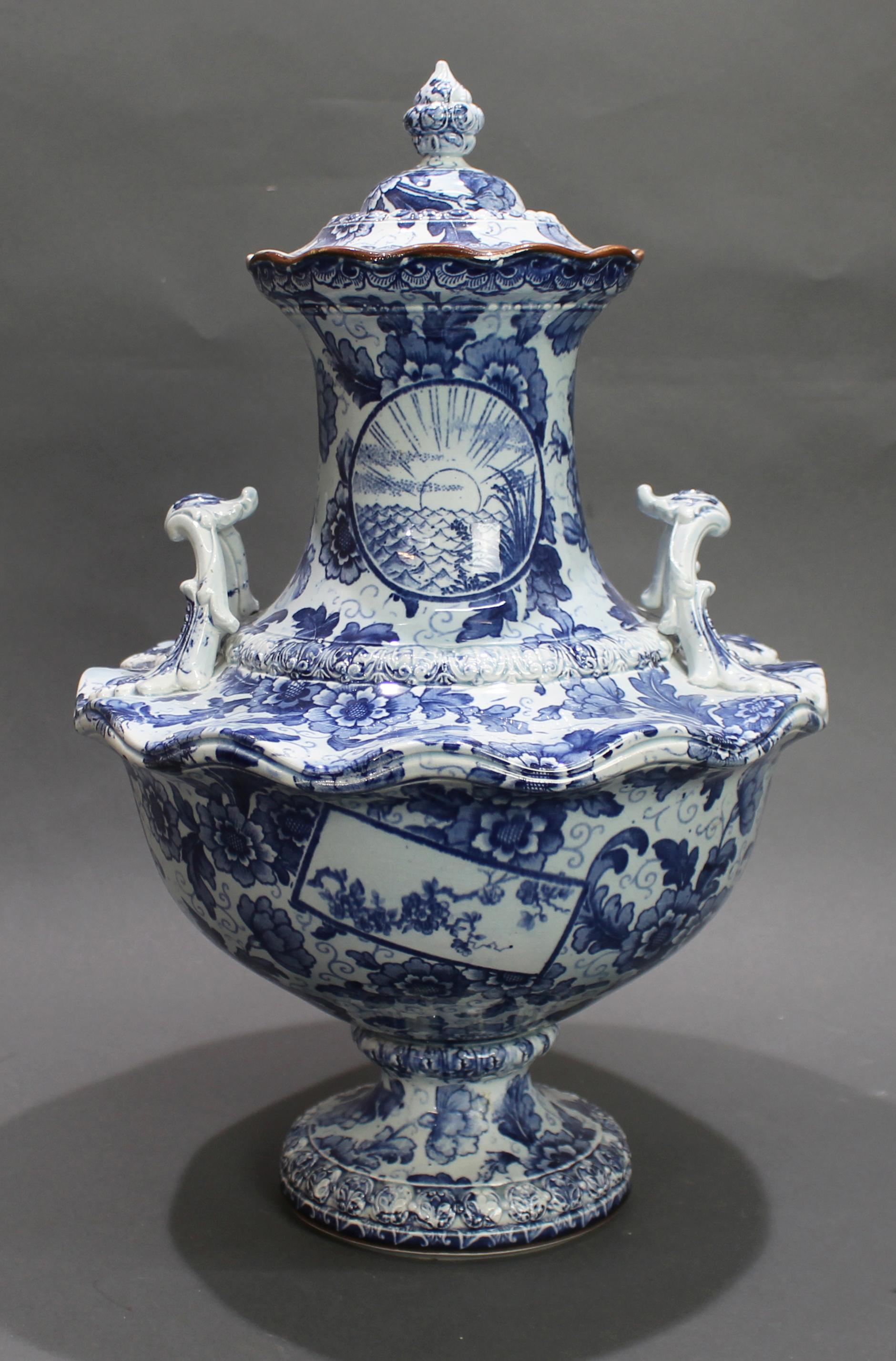 Late 19th c. Royal Bonn tokio blue & white lidded vase


Period late 19th c.

Maker Royal Bonn, Germany

Pattern: Tokio blue & white

Measures 26 x 26 x 40 (height) cm

Backstamp full factory backstamp to the underside. Impressed