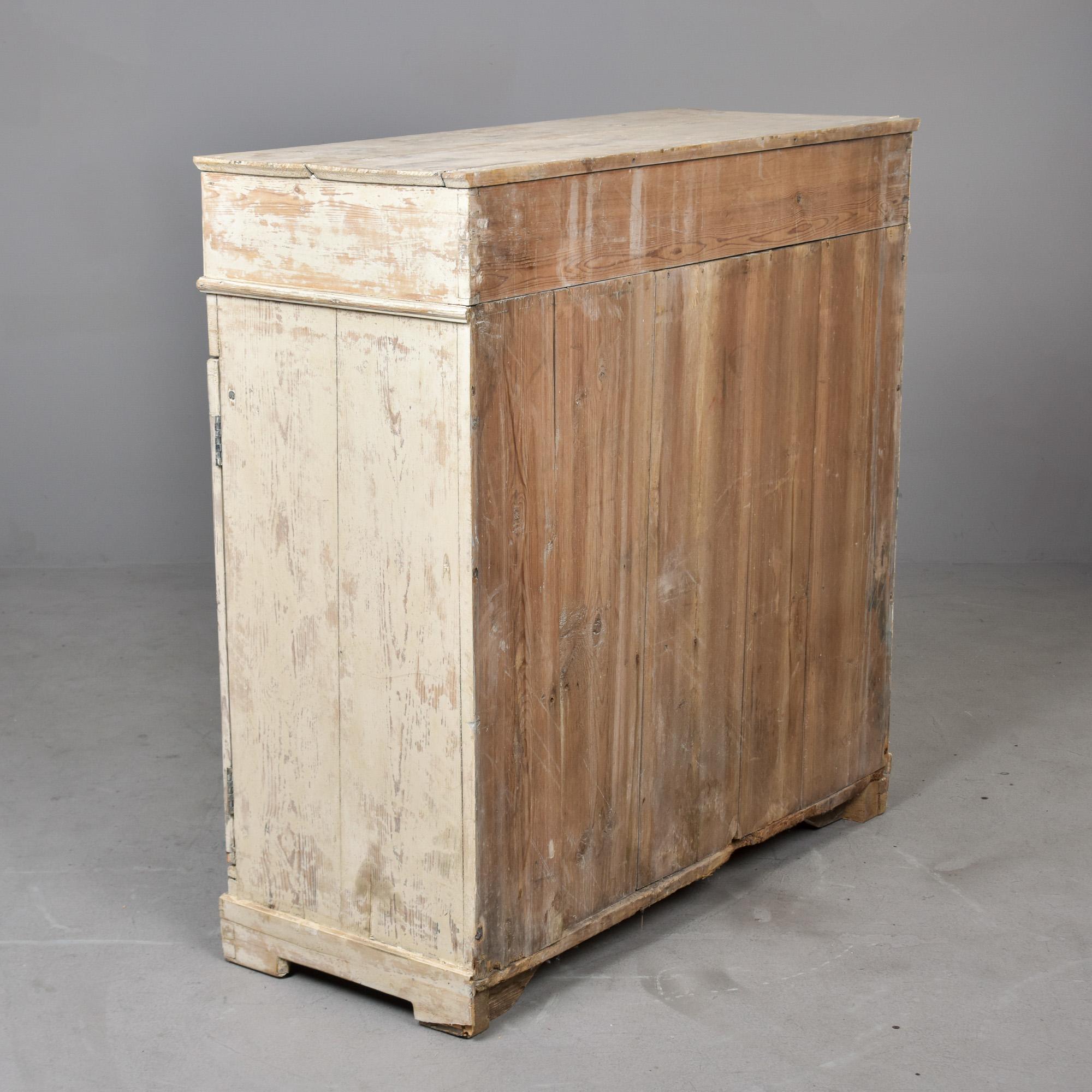 Credenza svedese in pino dipinto di bianco della fine del XIX secolo A.I.C. in vendita 4